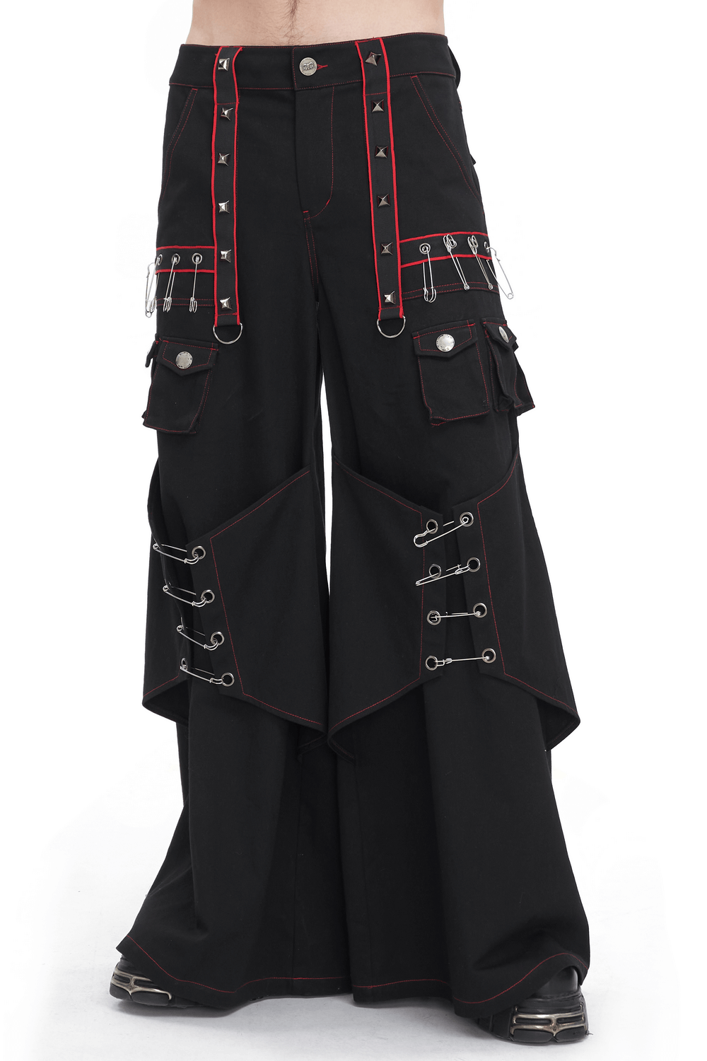 Gothic black pants with red stitch and metal accents, featuring a loose fit and multiple pockets for an edgy look.