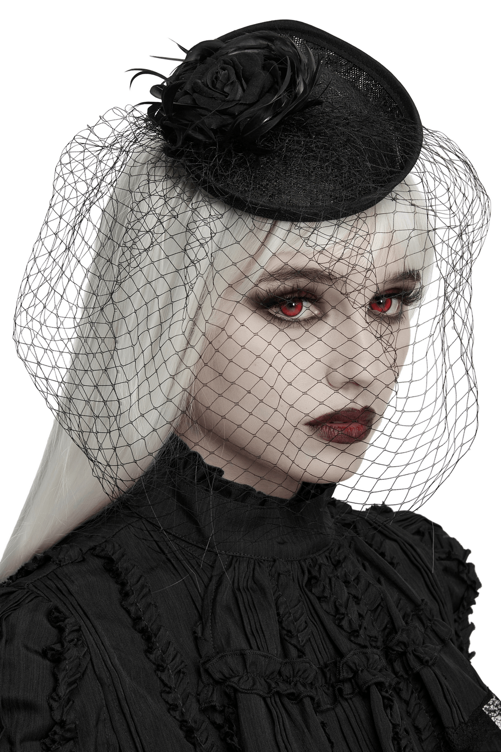Gotischer schwarzer Schleier-Fascinator mit Federbesatz