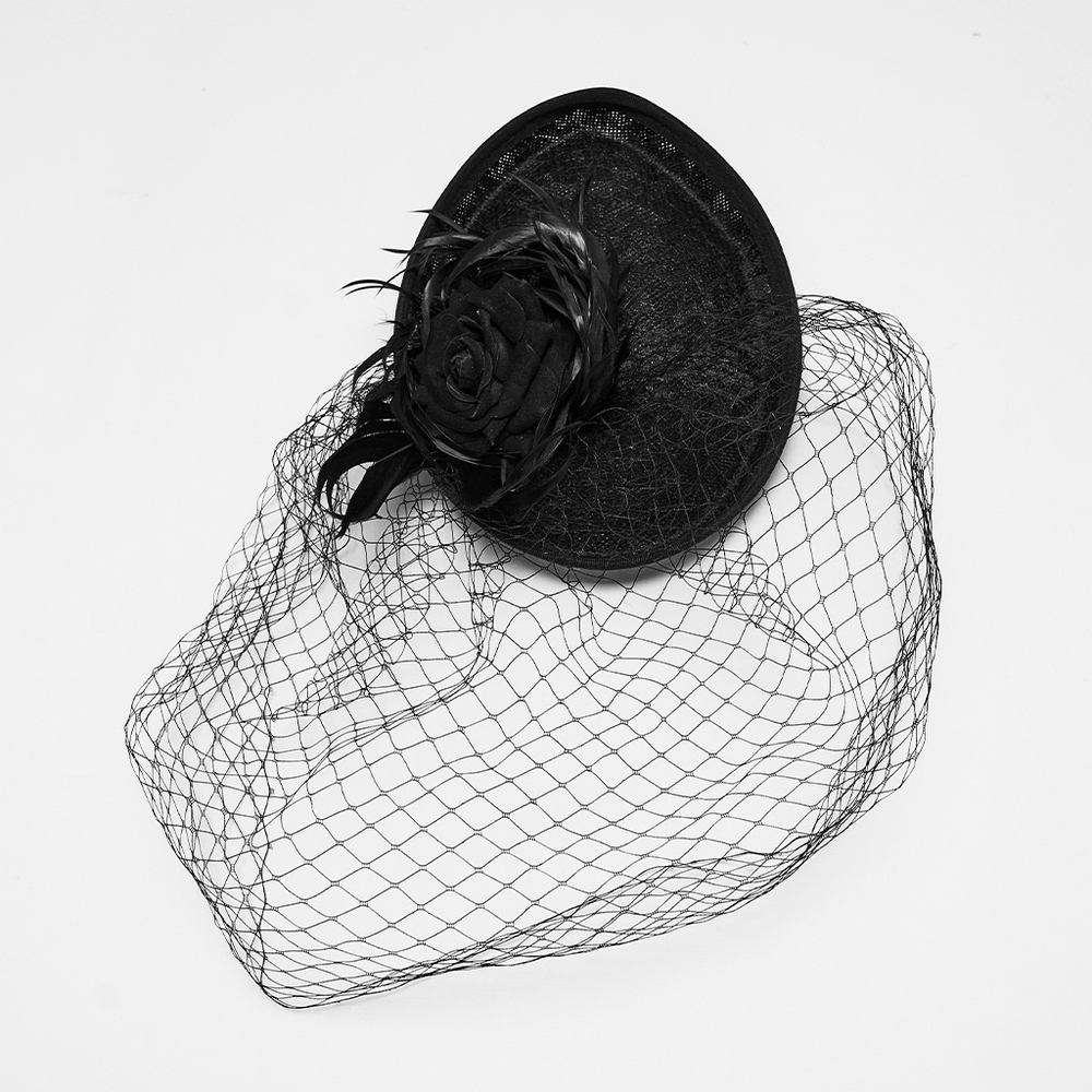 Gotischer schwarzer Schleier-Fascinator mit Federbesatz
