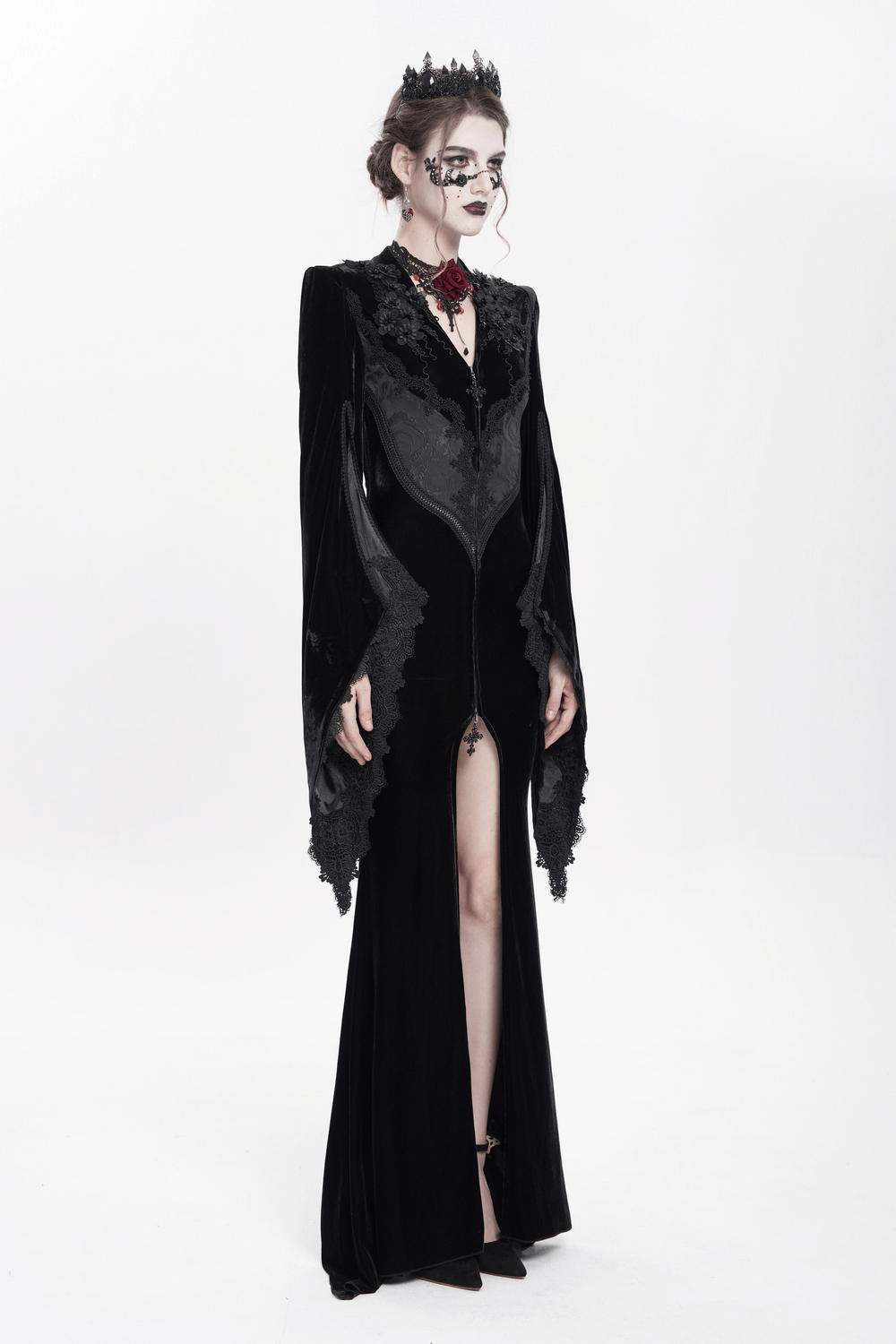 Gothic black velvet long dress with lace, flared sleeves, and front zipper, perfect for evening events and cosplay.