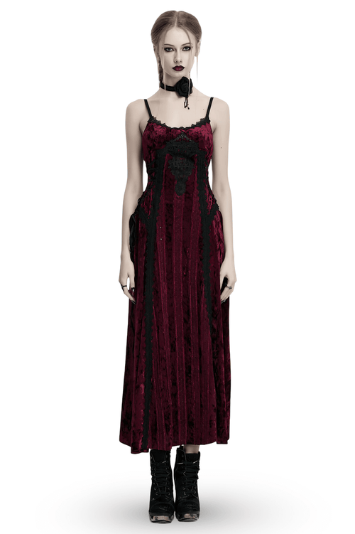 Robe en velours bordeaux gothique avec dentelle et détail en métal