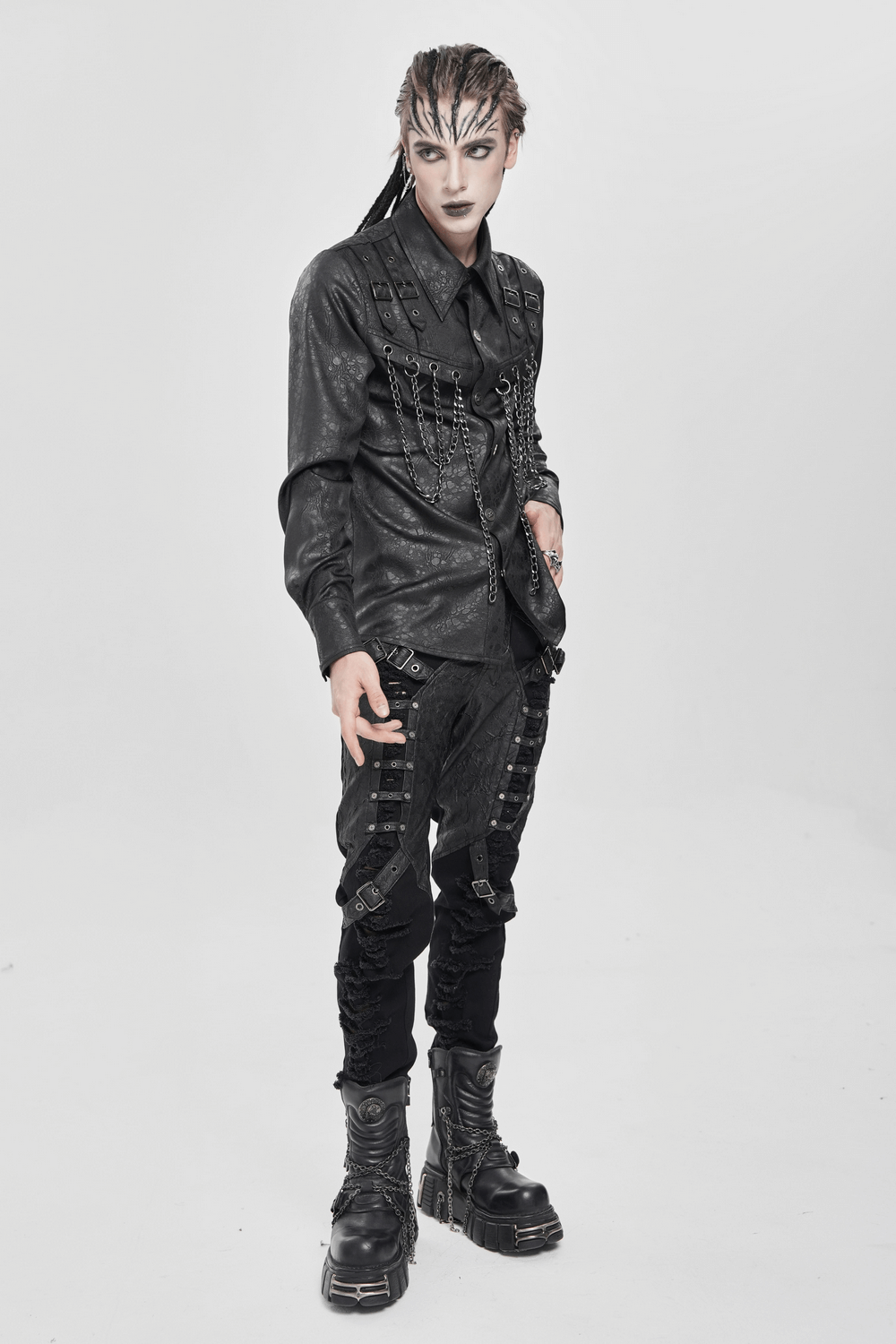 Chemise en chaîne gothique avec boucles en métal et design texturé