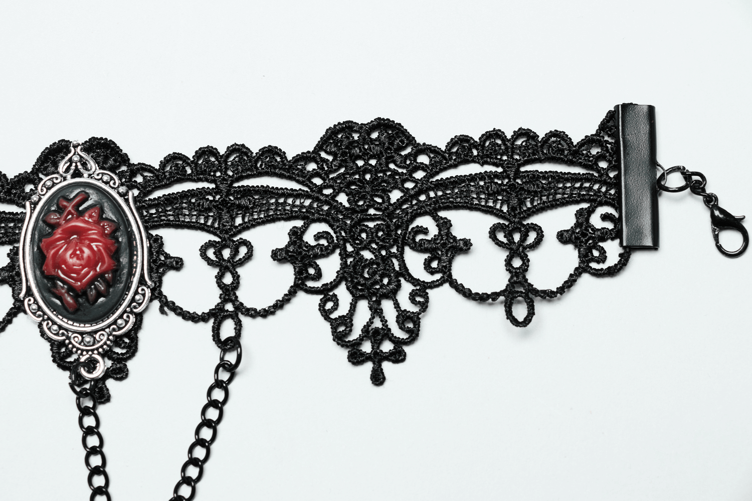 Collier ras du cou gothique avec breloques rose rouge et couteau