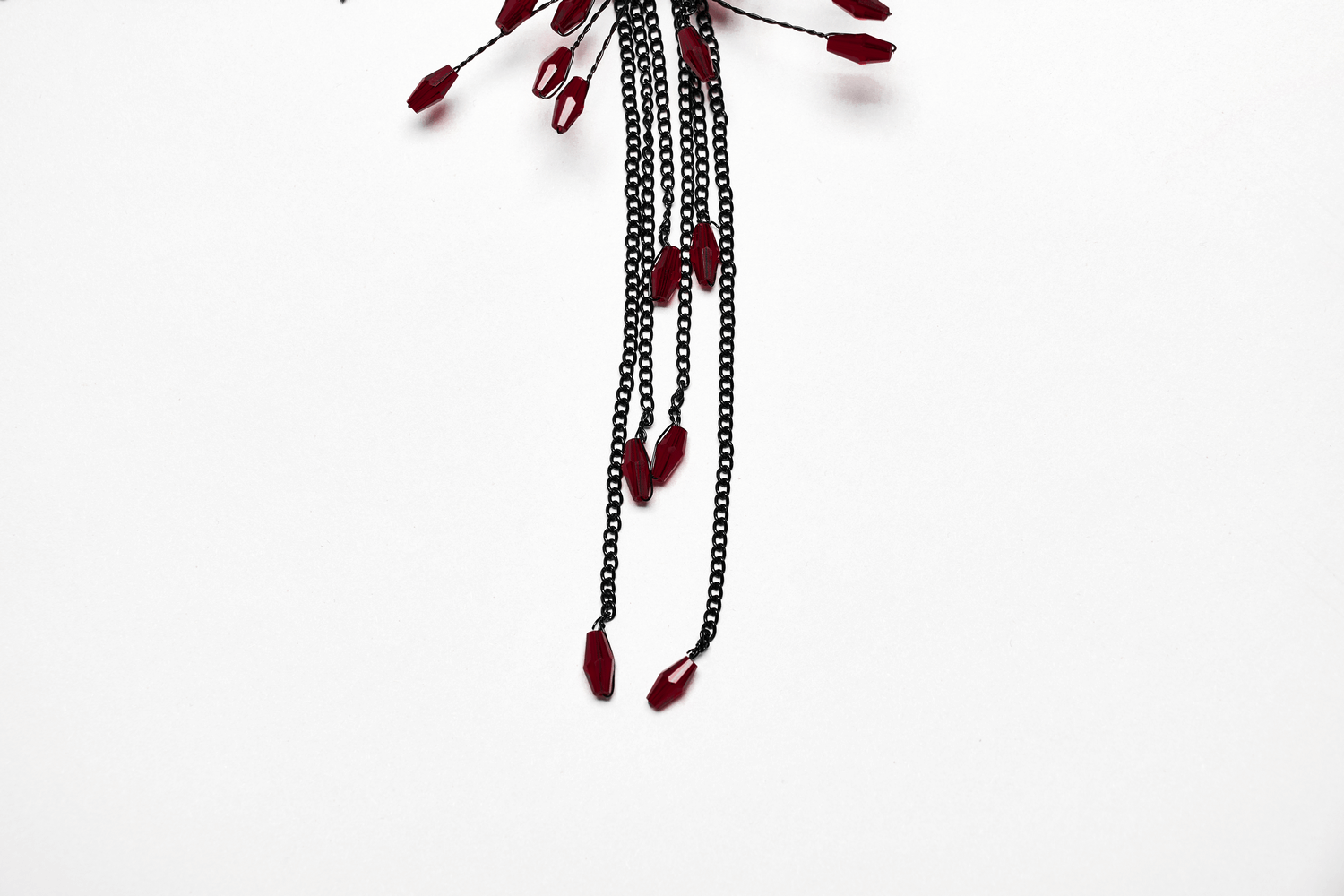 Gothic blood-drop choker with black lace and red flower pendant, perfect for dark fashion enthusiasts.