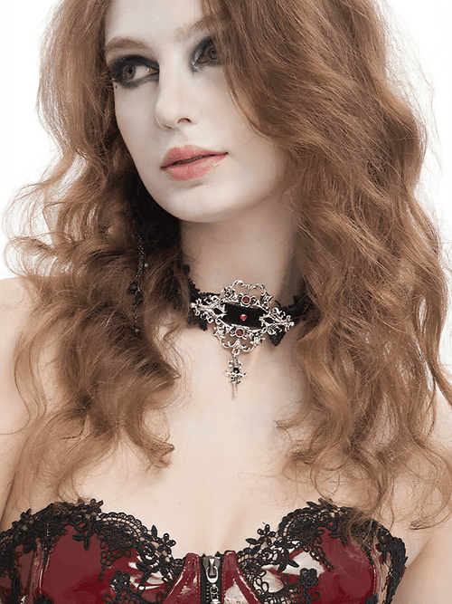 Choker en dentelle gothique avec pendentif croix d’argent / collier noir perlé vintage