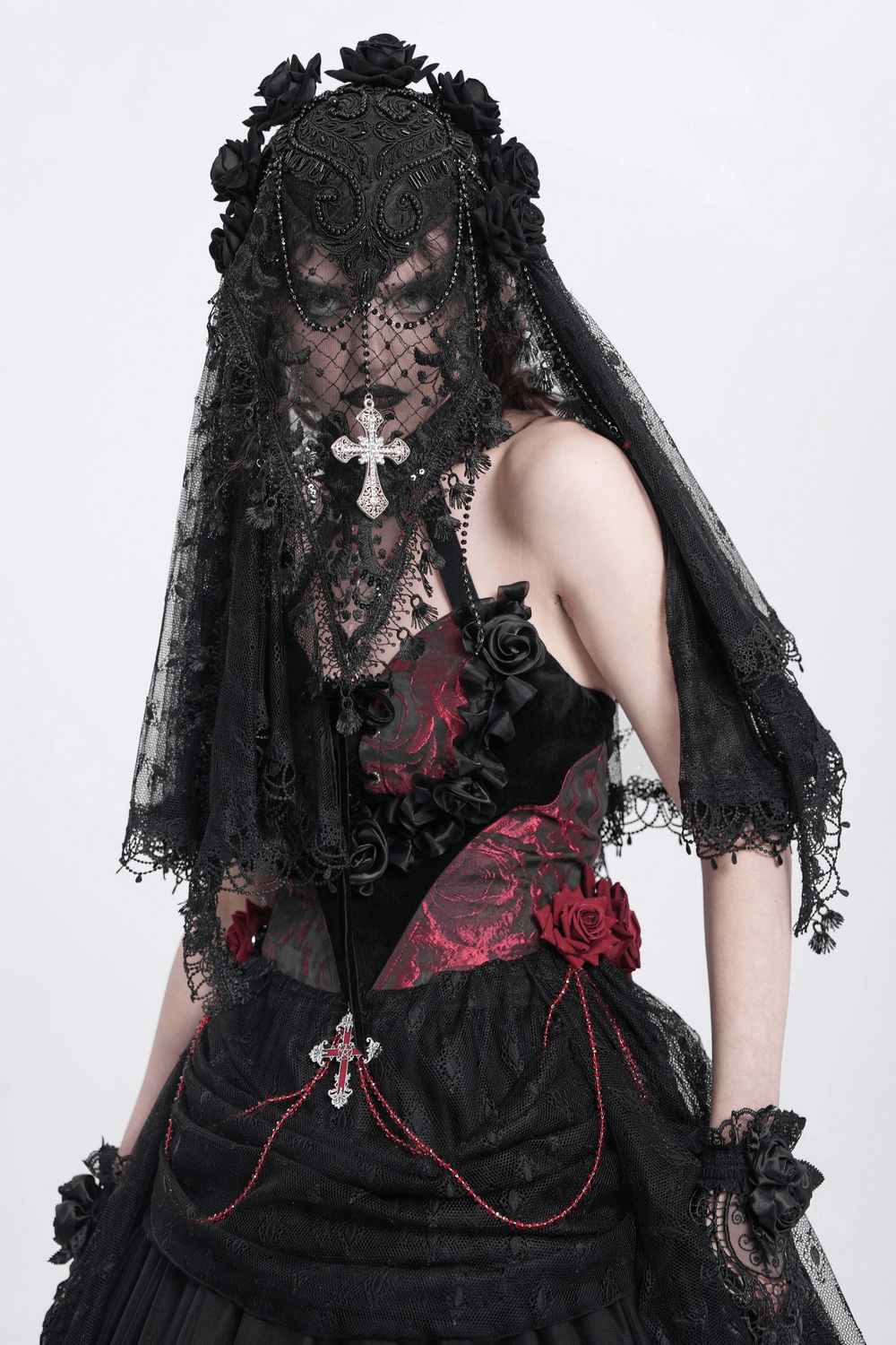 Gothic lace veil with floral details and cross pendant worn by a model in a vintage-inspired outfit.