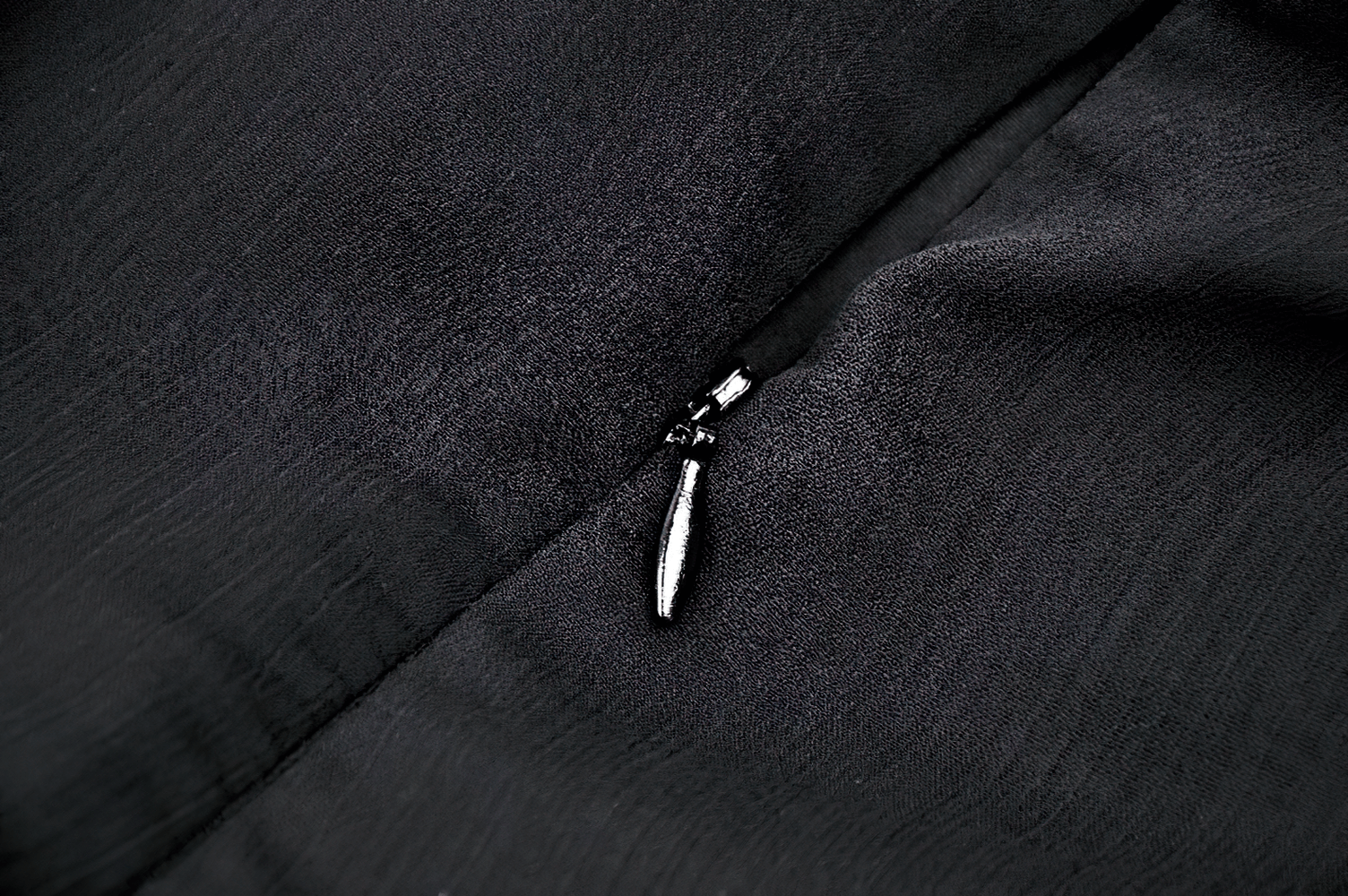 Close-up of the elegant zipper detail on a black Gothic off-shoulder maxi dress, showcasing luxurious chiffon fabric.