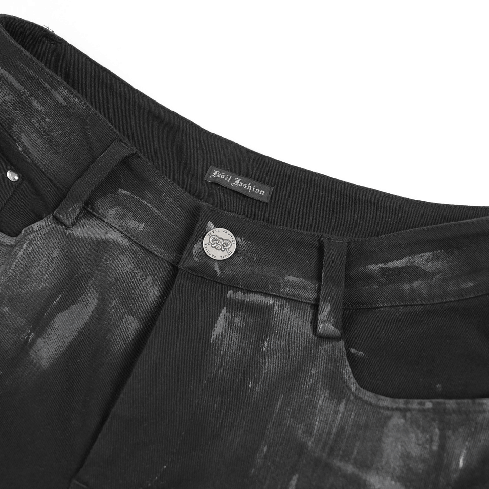 Gotische Punk-Hose mit Schnallen und abgenutzten Metalldetails