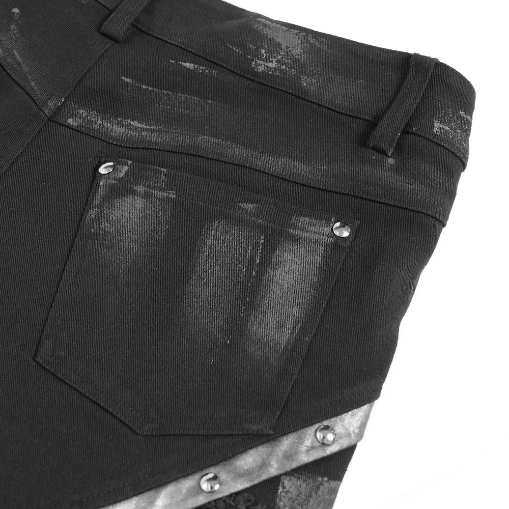 Gotische Punk-Hose mit Schnallen und abgenutzten Metalldetails