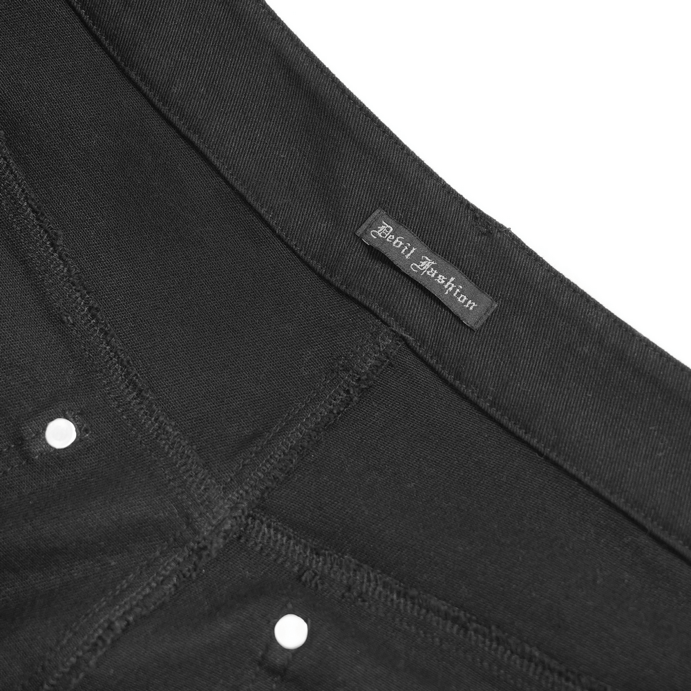 Gotische Punk-Hose mit Schnallen und abgenutzten Metalldetails