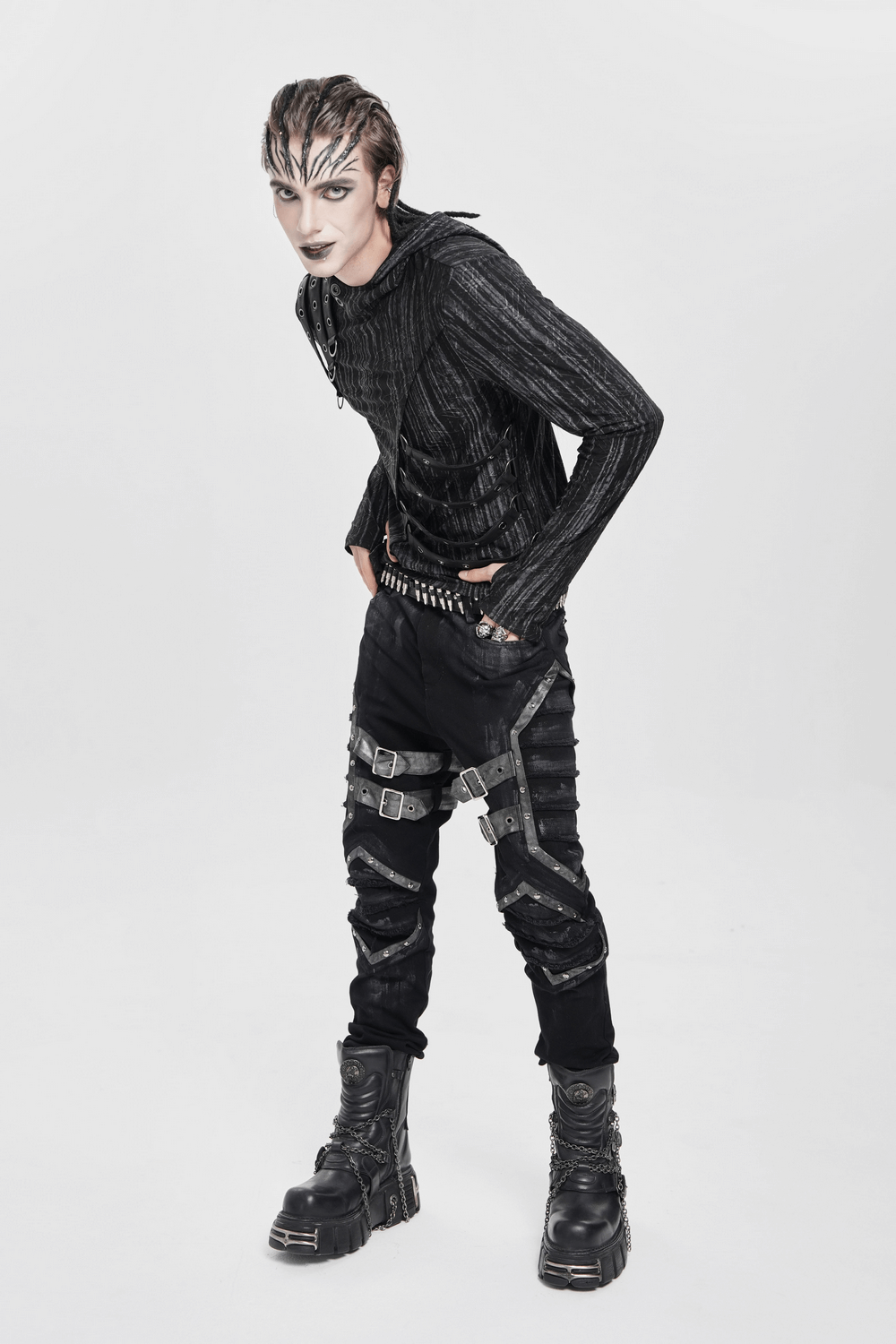 Gotische Punk-Hose mit Schnallen und abgenutzten Metalldetails