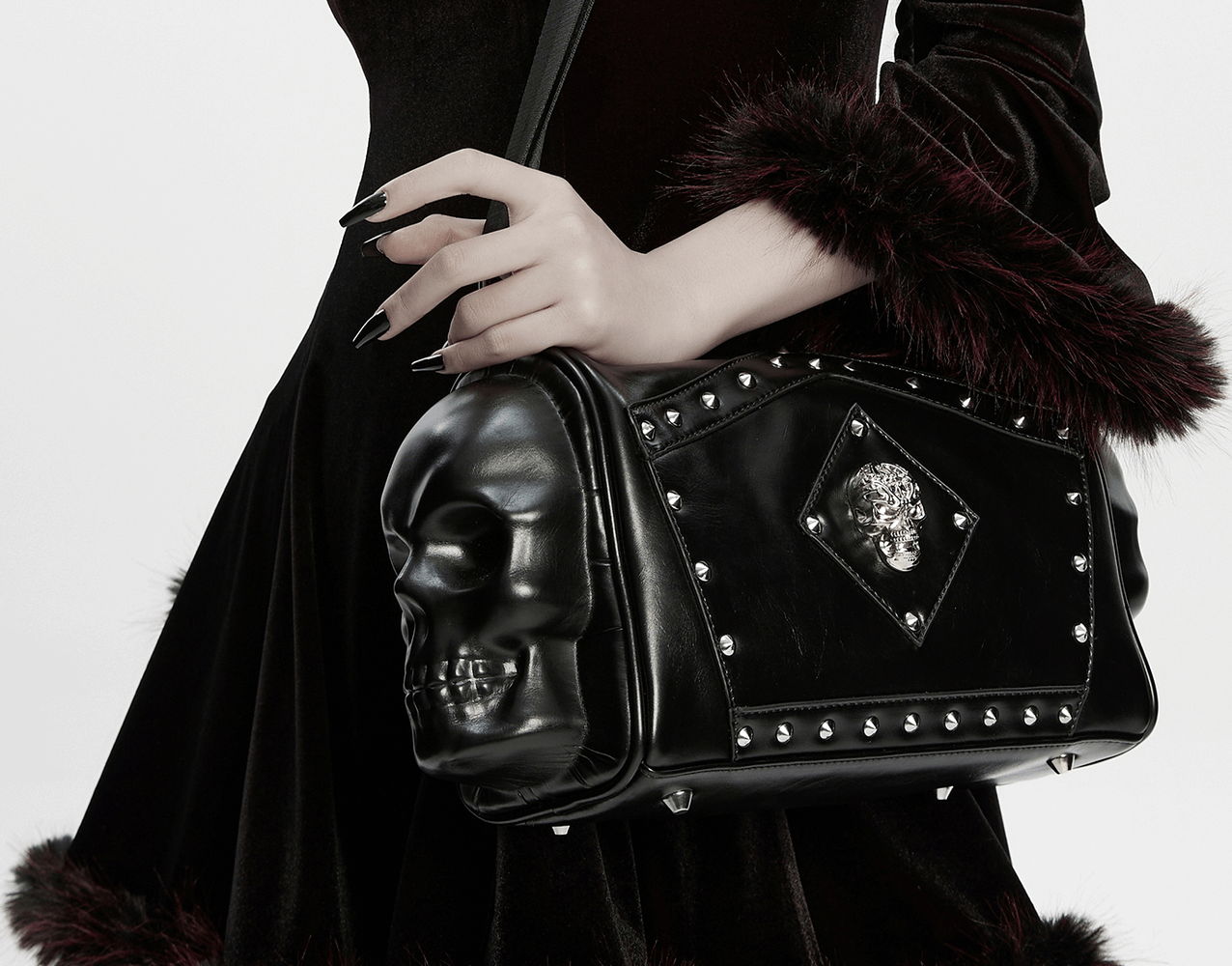 Gothic punk shoulder bag with skull design and rivets, perfect for dark fashion lovers.