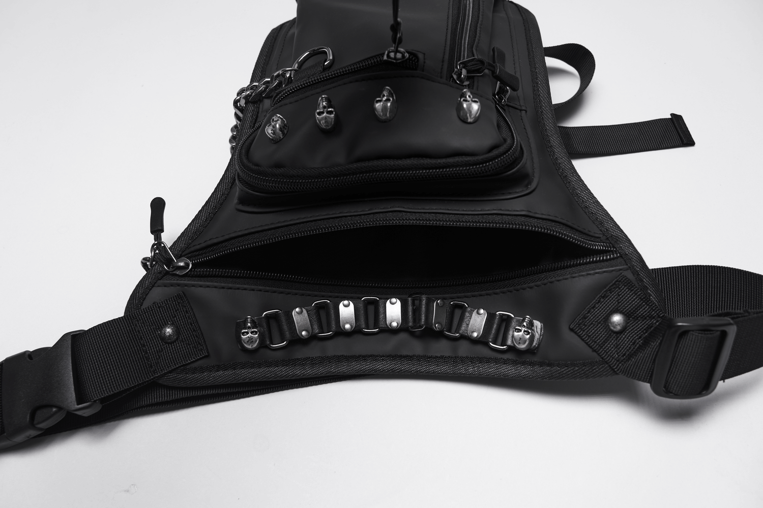 Gothic skull waist and leg bag featuring chains, pockets, and a stylish black design, perfect for edgy fashion enthusiasts.