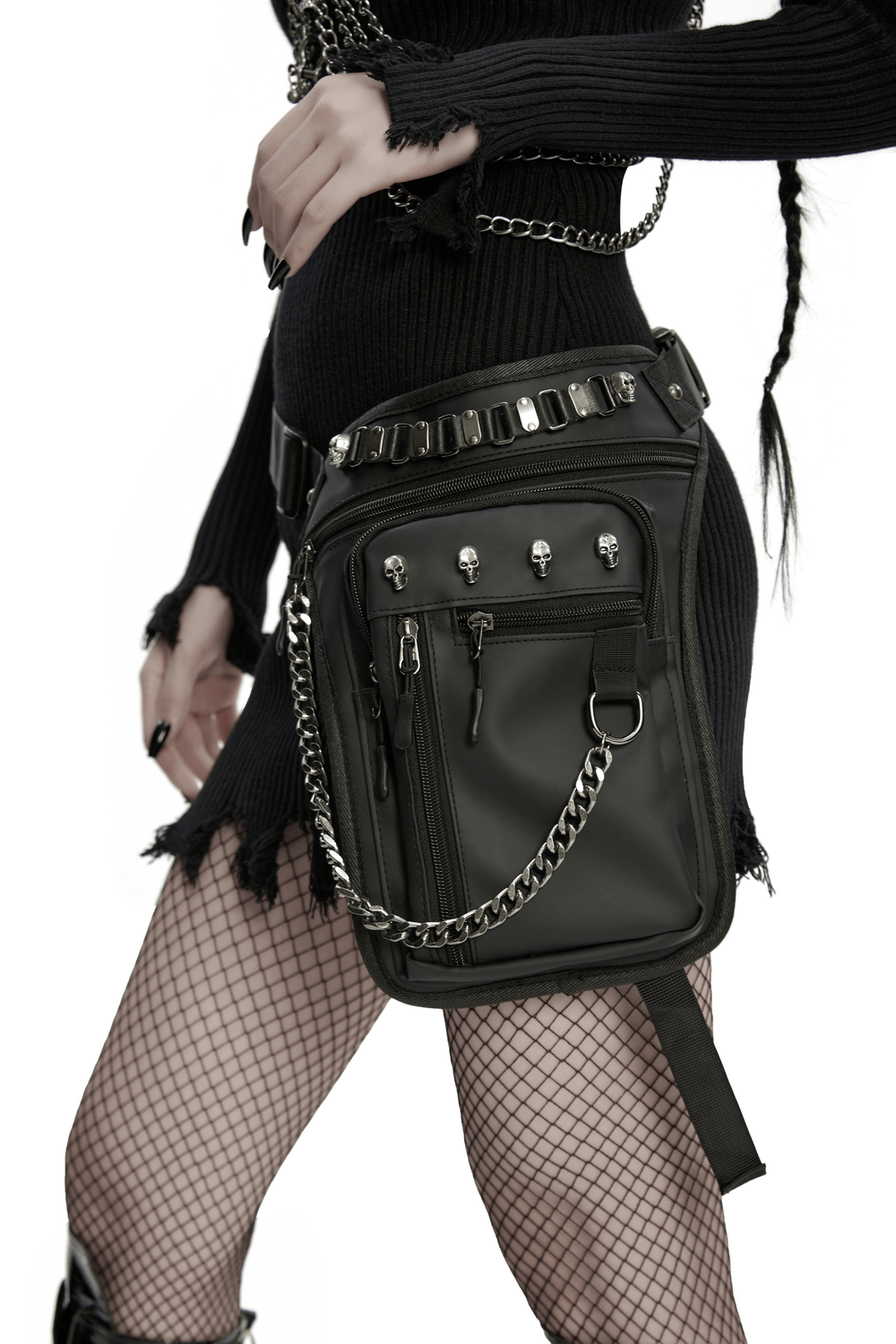Gothic skull waist and leg bag with chains and pockets, perfect for edgy fashion enthusiasts.