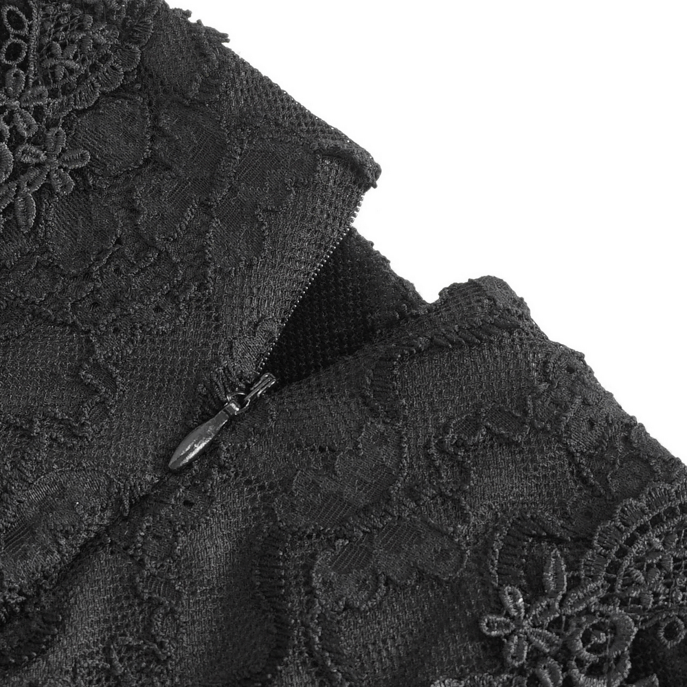 Falda estilo gótico con detalles de encaje y detalles florales