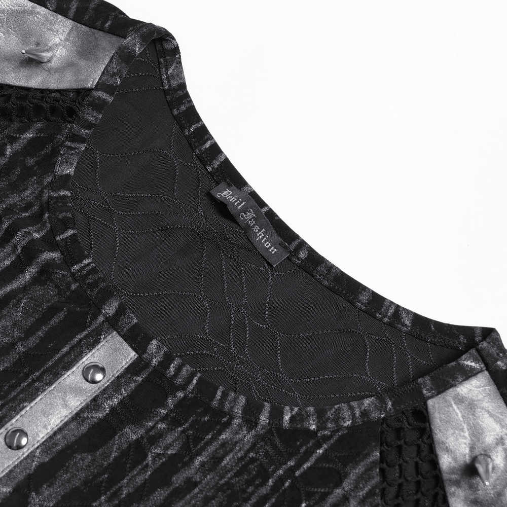 Camiseta de Malla Punk Industrial con Detalle de Cruz con Tachuelas