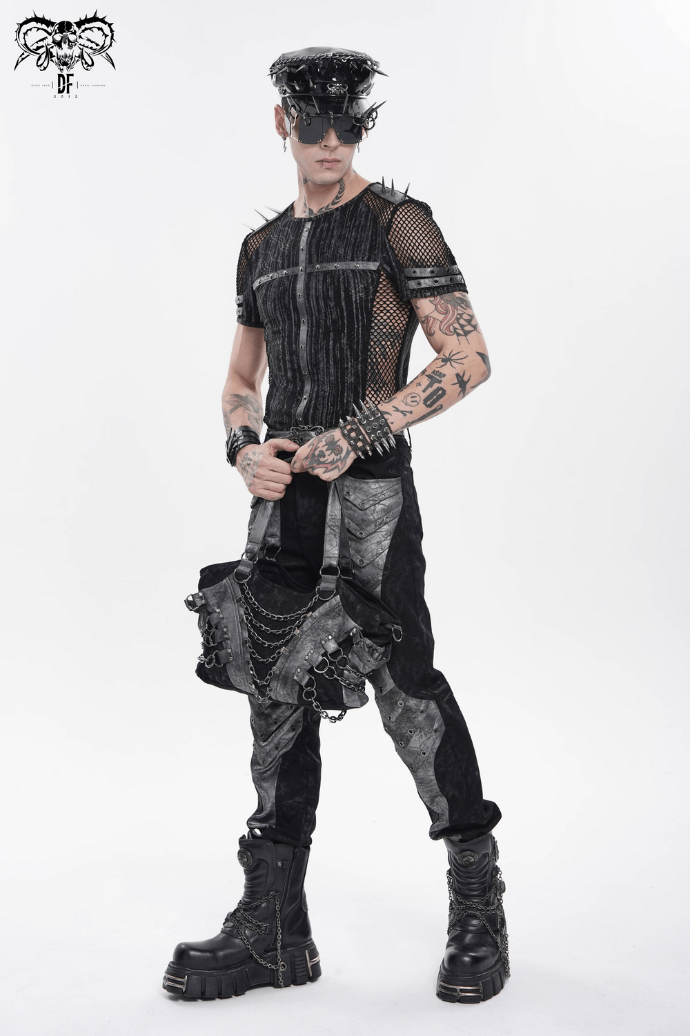Camiseta de Malla Punk Industrial con Detalle de Cruz con Tachuelas