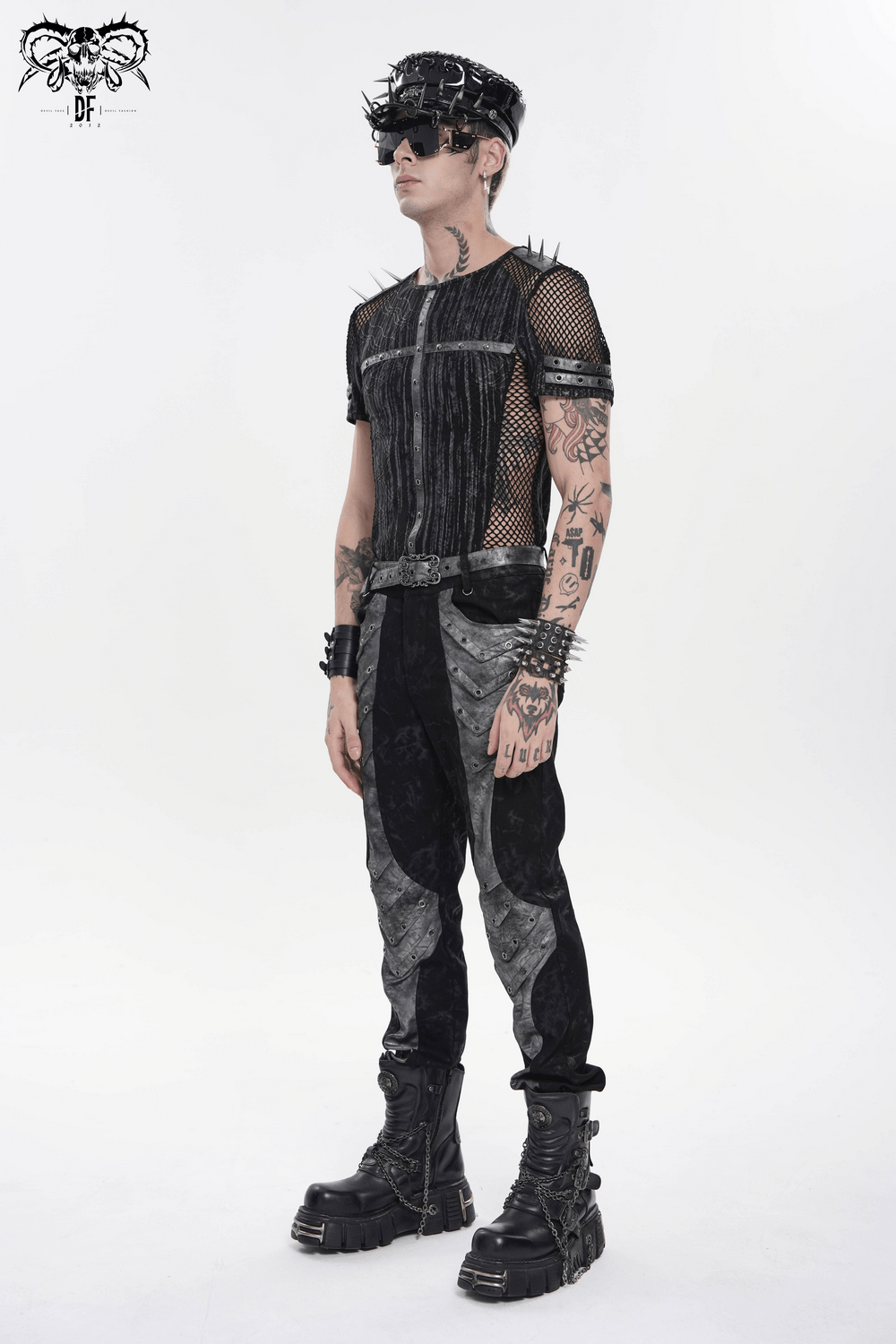 Camiseta de Malla Punk Industrial con Detalle de Cruz con Tachuelas