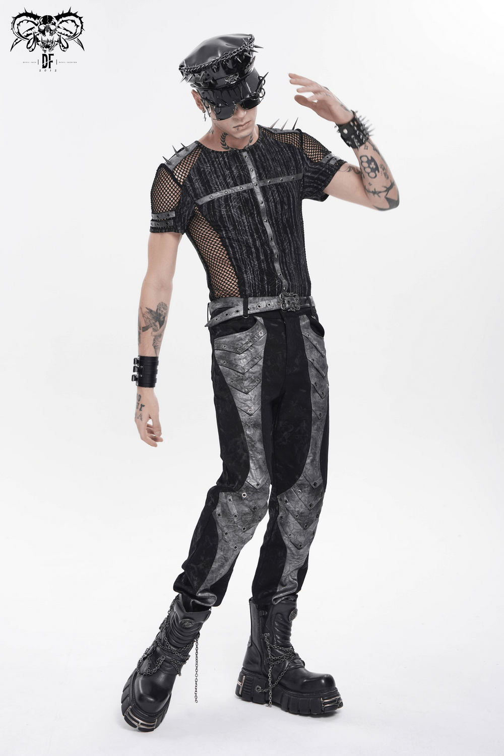 Camiseta de Malla Punk Industrial con Detalle de Cruz con Tachuelas