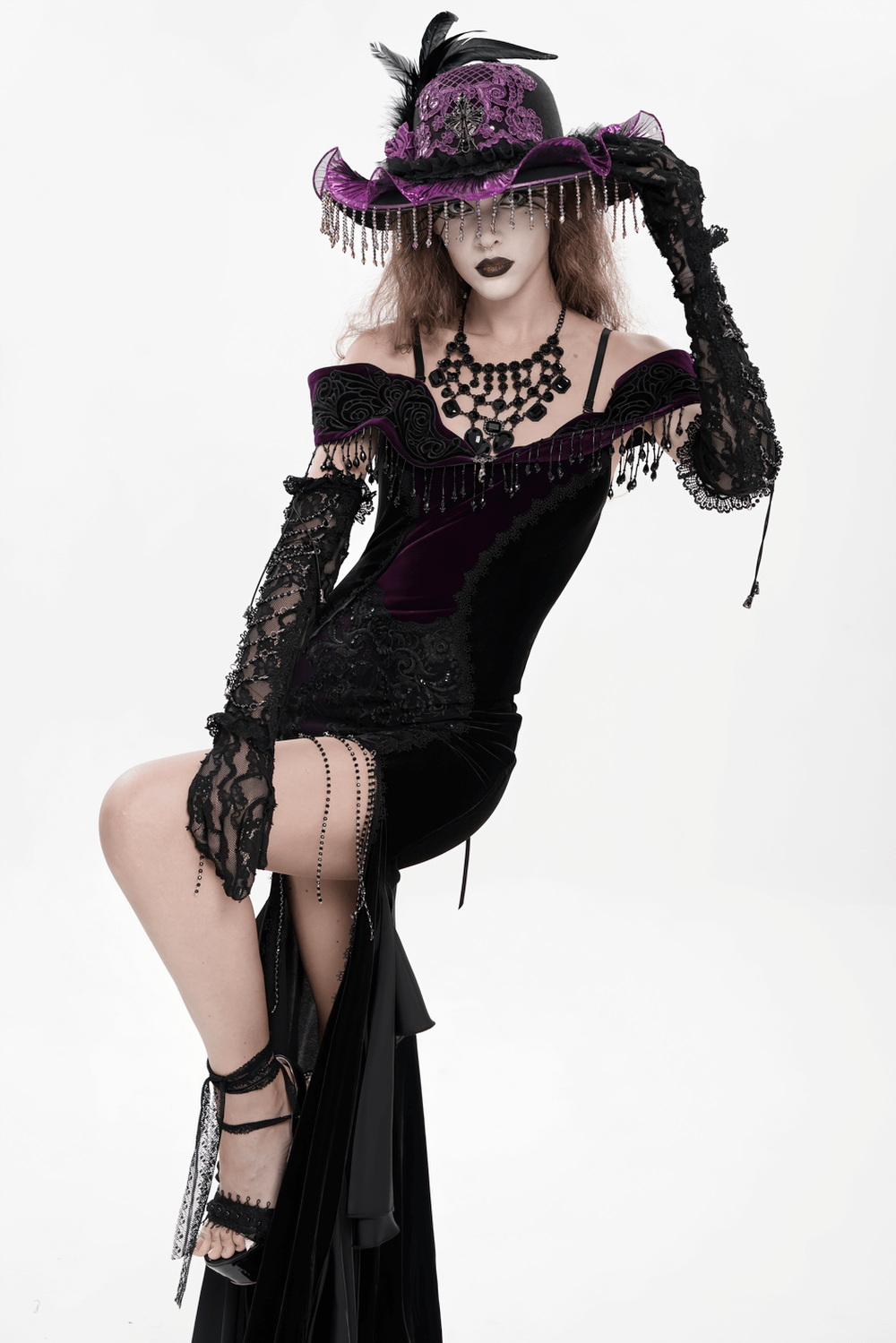 Lace Elegant Gothic High Gloves with Chain Details worn with a dramatic gothic outfit and hat, showcasing an elegant style.