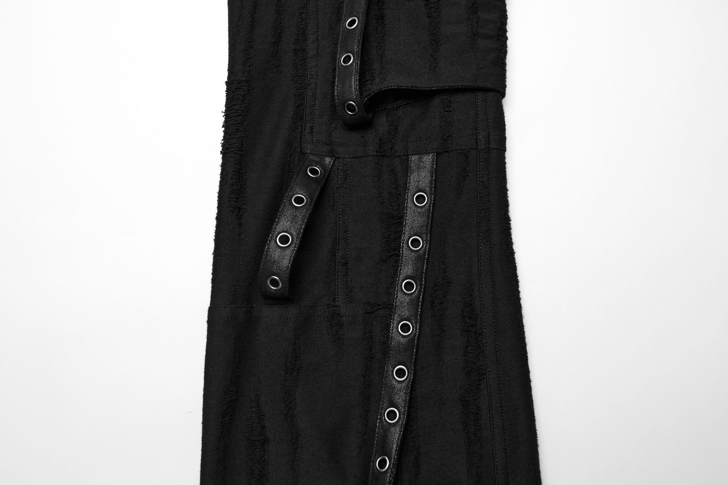 Loose-fit black gothic cargo pants with o-rings and textured fabric for edgy street style.