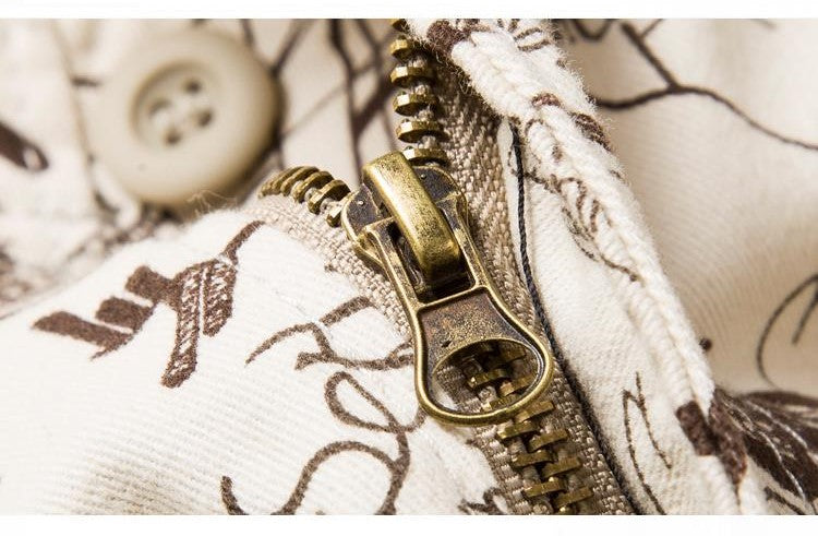 Close-up of a sturdy zip on men's cargo cotton shorts showcasing quality and durability for tactical outdoor wear.