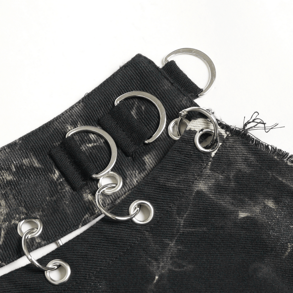 Herrenrock im Punk-Stil mit asymmetrischem Saum und Used-Look