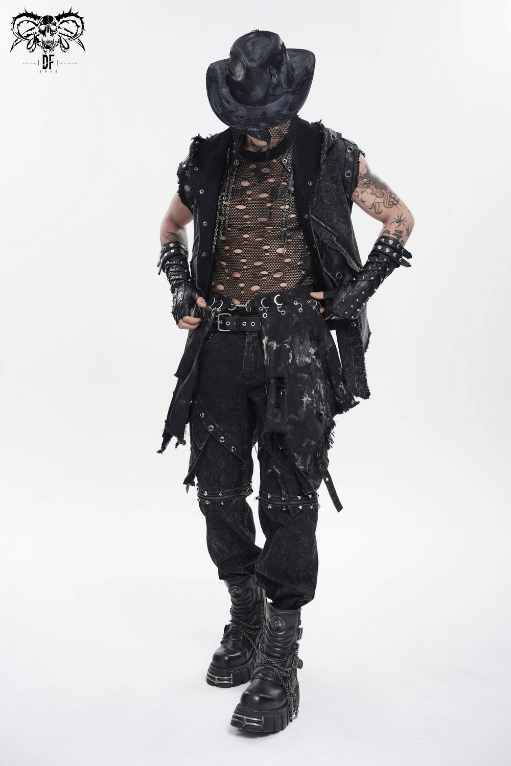 Herrenrock im Punk-Stil mit asymmetrischem Saum und Used-Look