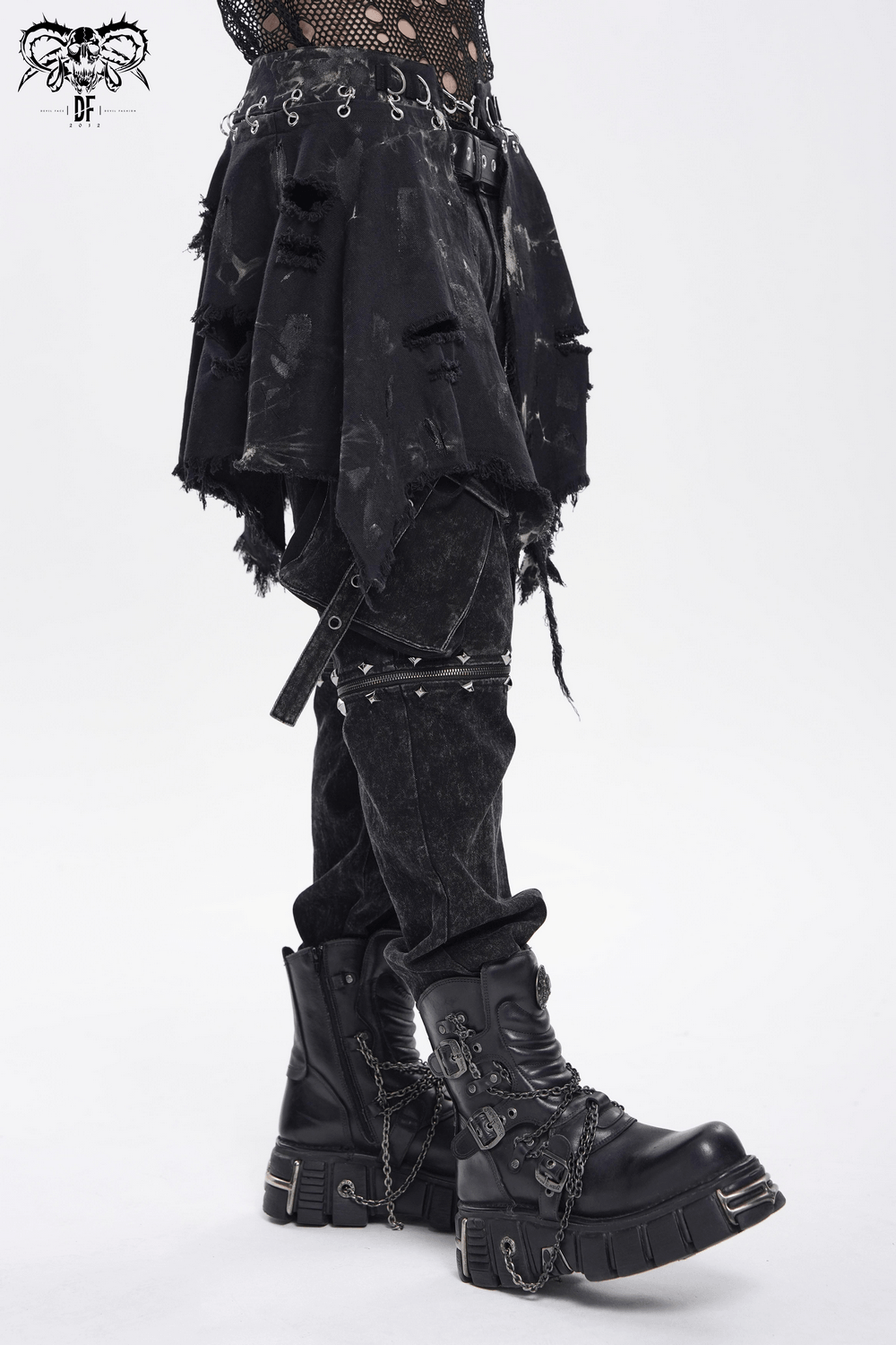 Herrenrock im Punk-Stil mit asymmetrischem Saum und Used-Look
