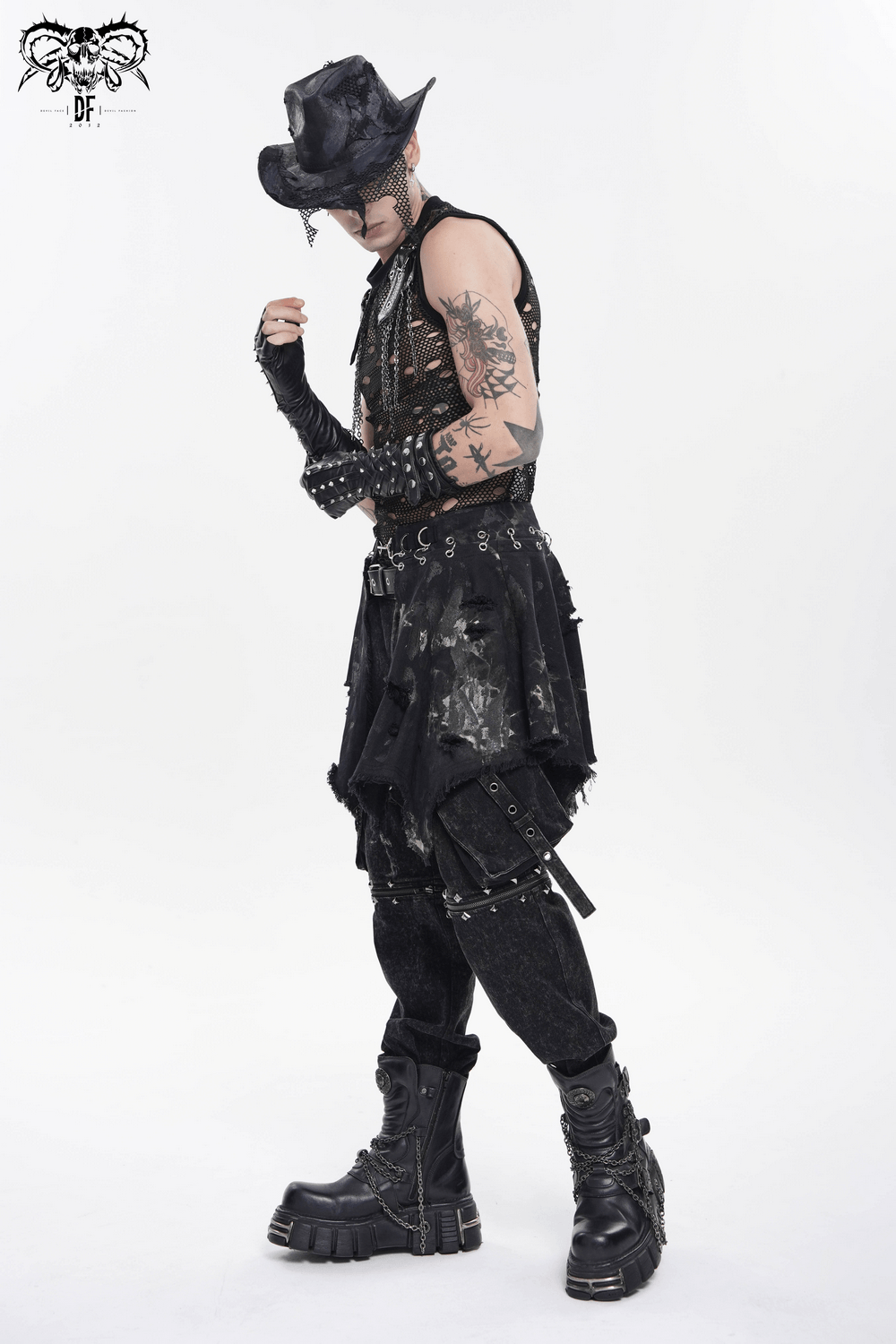 Herrenrock im Punk-Stil mit asymmetrischem Saum und Used-Look