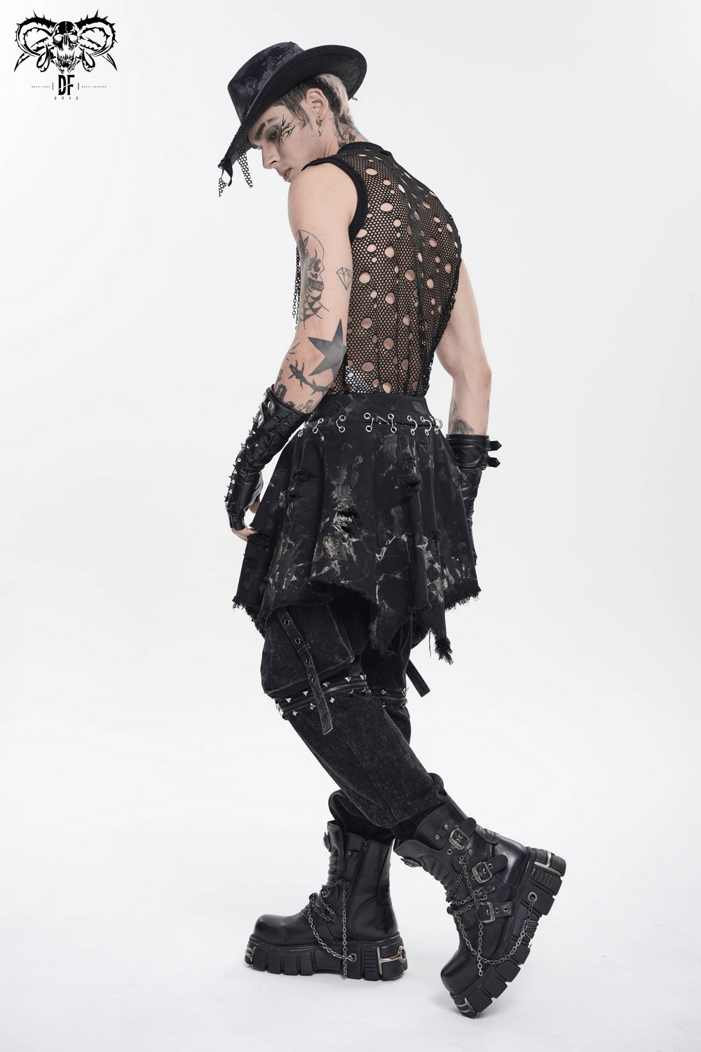Herrenrock im Punk-Stil mit asymmetrischem Saum und Used-Look