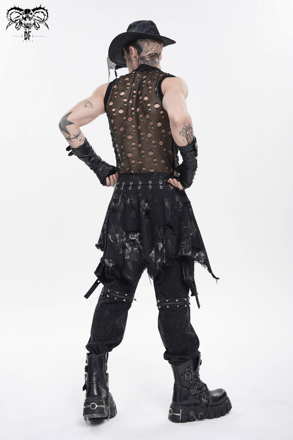 Herrenrock im Punk-Stil mit asymmetrischem Saum und Used-Look