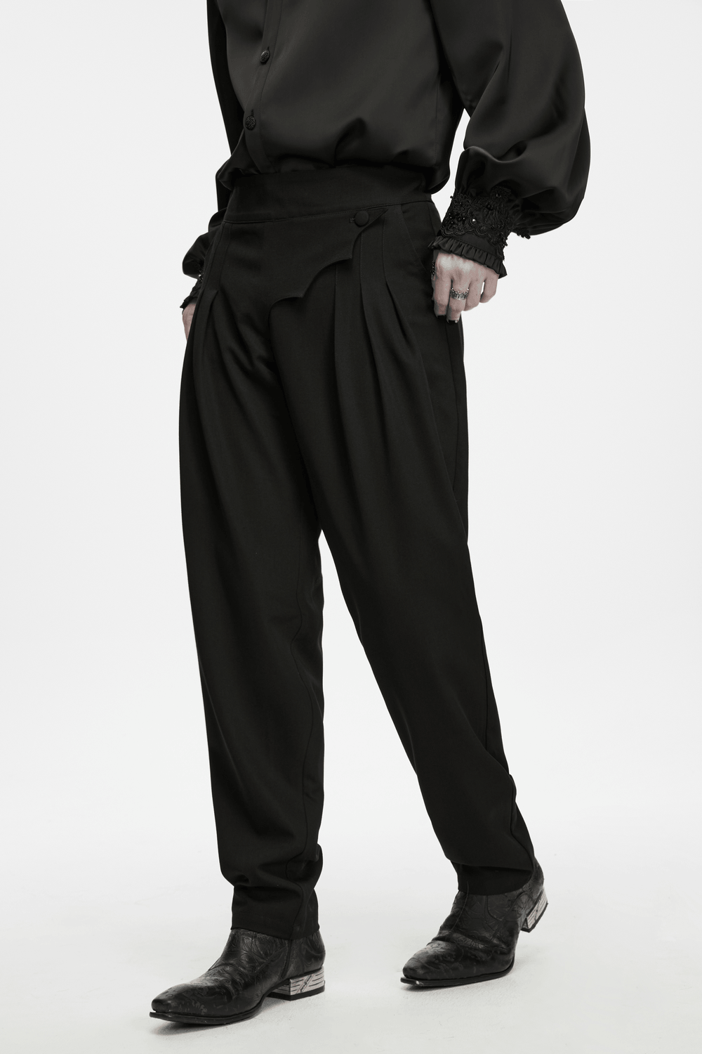 Schwarze Gothic-Herrenhose mit Fledermausflügeln, Falten und schmal zulaufendem Bein