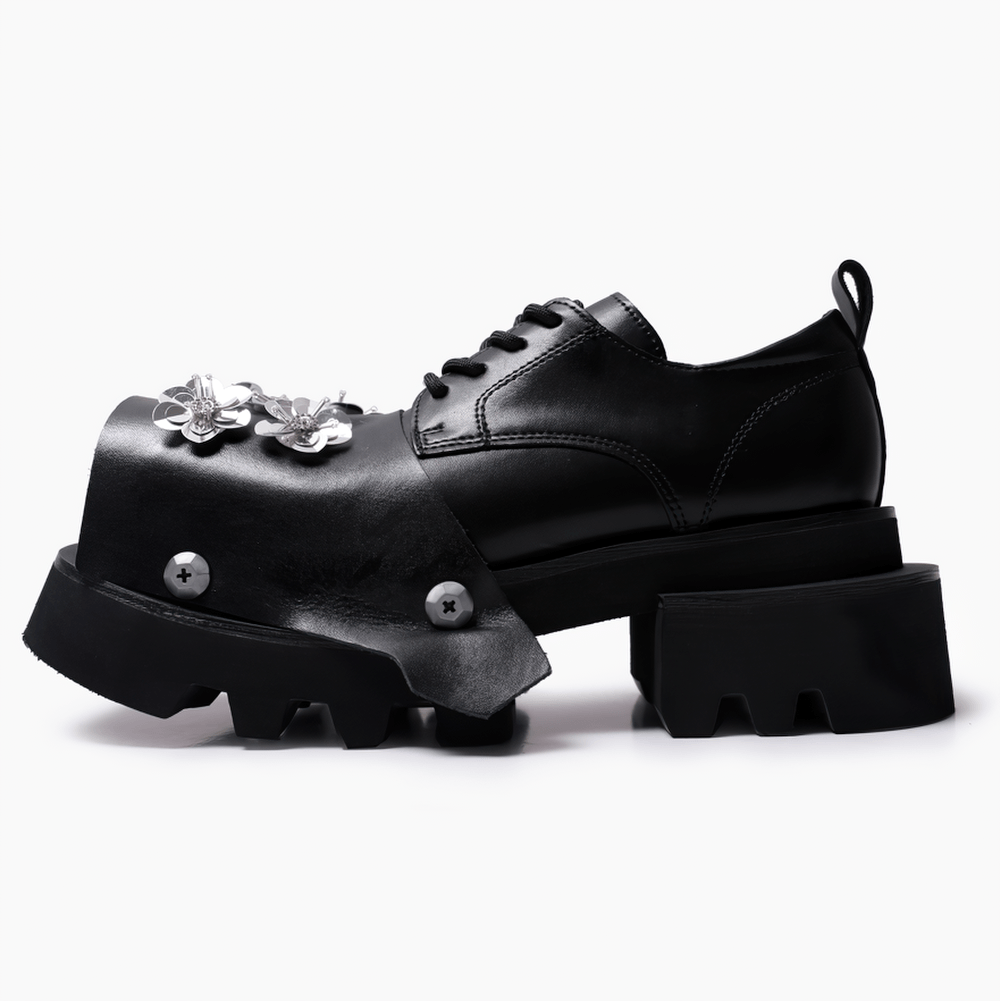 Zapatos derby de plataforma con puntera abierta y flores plateadas para hombre