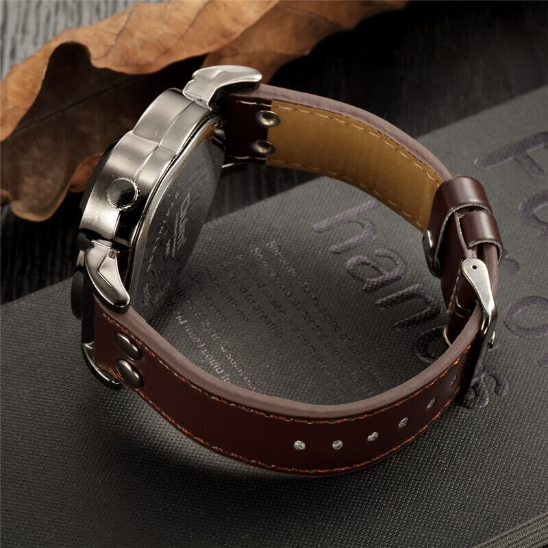 Military men's antique watch with brown PU leather strap, showcasing rugged style and functionality.