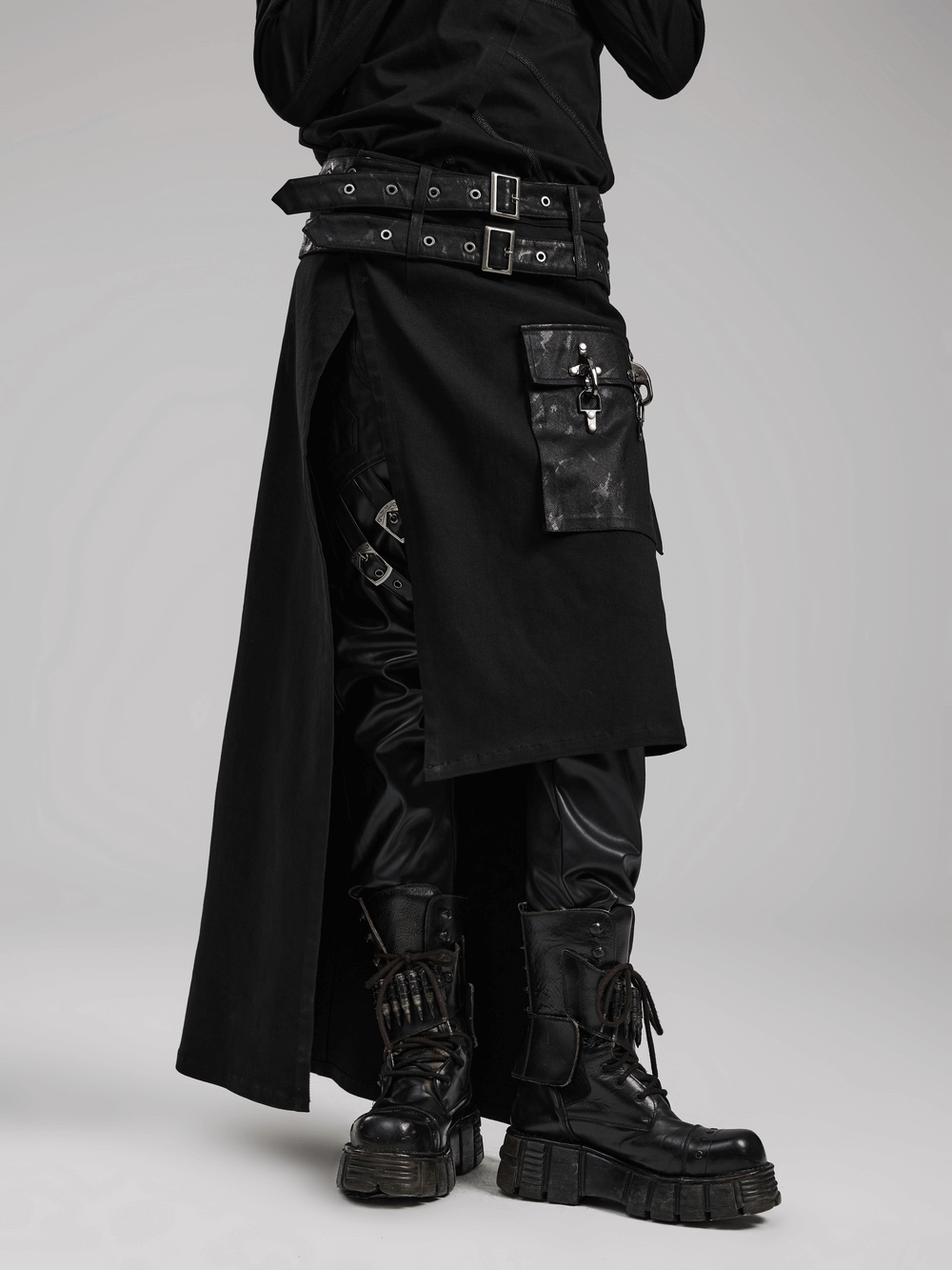 Modern punk utility kilt with pocket, detachable loops, and edgy fashion details, perfect for a bold wardrobe upgrade.