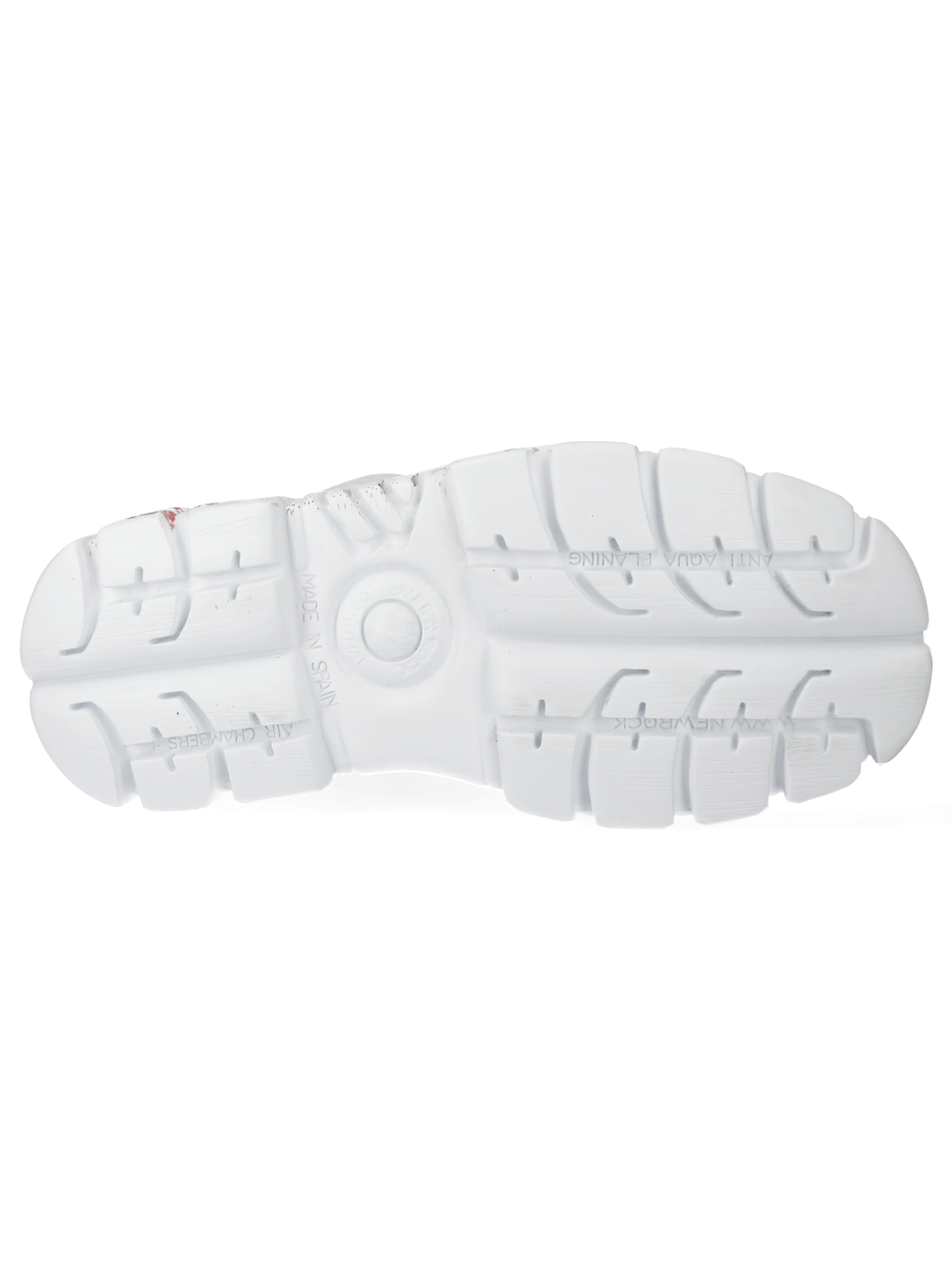 Sole of NEW ROCK Men's white platform boots showcasing bold tread and design for edgy style.