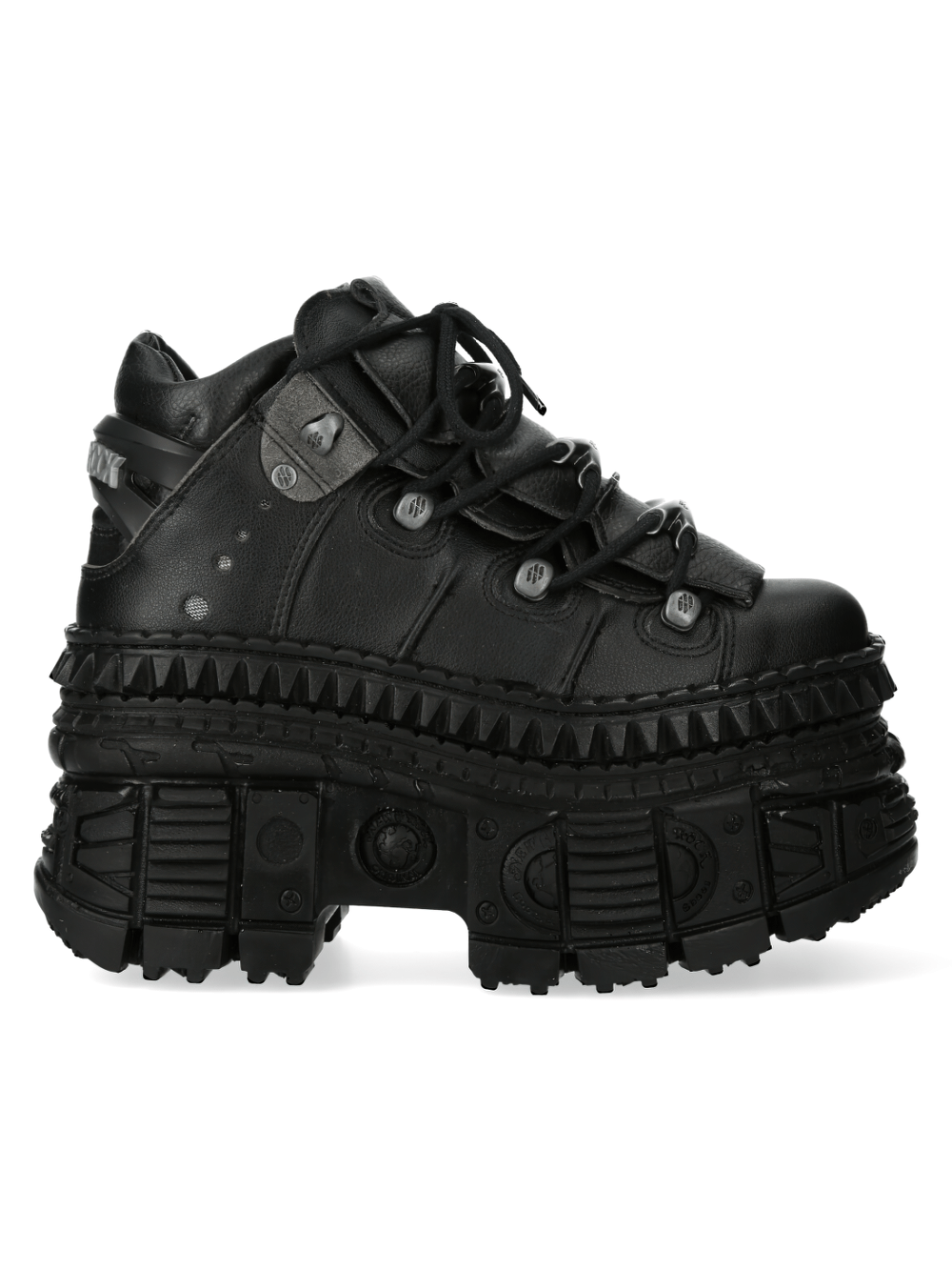 NEW ROCK Extreme Platform Gothic Boots with bold metal accents and rugged sole, perfect for bold fashionistas.