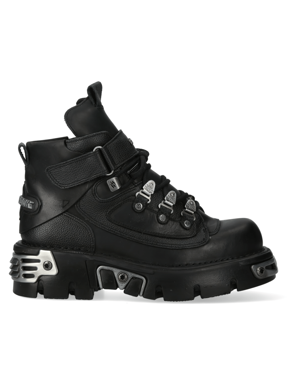Men's black leather boots with metallic details and rugged design for a bold street style.