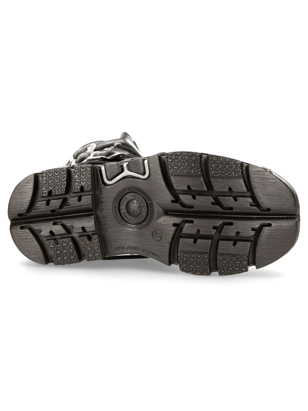 Close-up of the robust rubber sole of NEW ROCK men's gothic buckled boots showcasing deep treads and flame details.