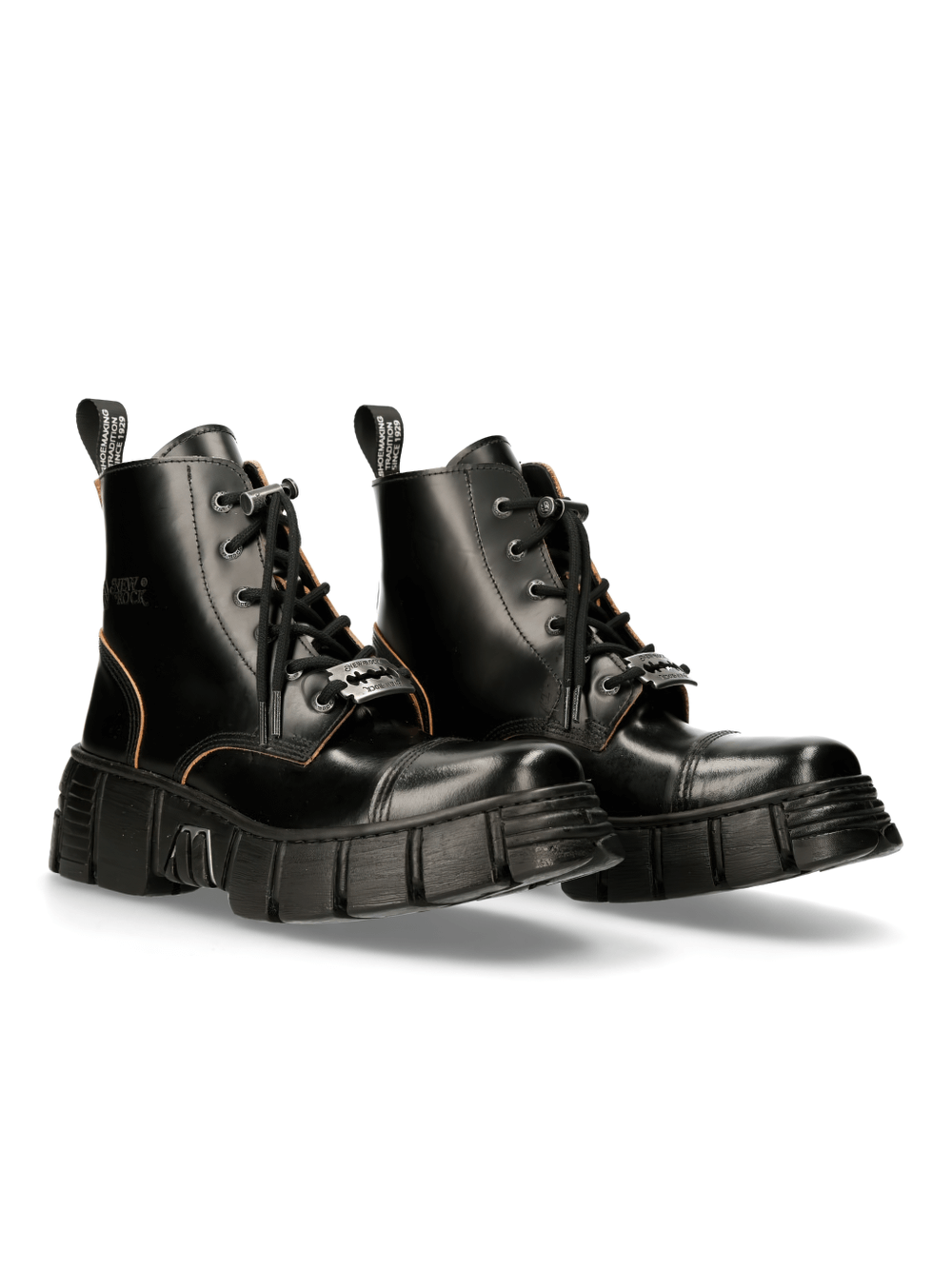 Rugged black leather lace-up ankle boots from NEW ROCK, perfect for urban adventures and rock enthusiasts.