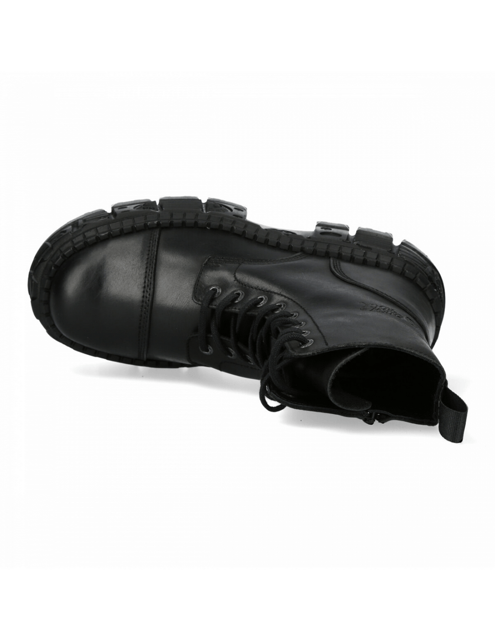 Stylish black unisex Gothic ankle boots with military design, lace-up and platform, showcasing urban toughness and fashion.