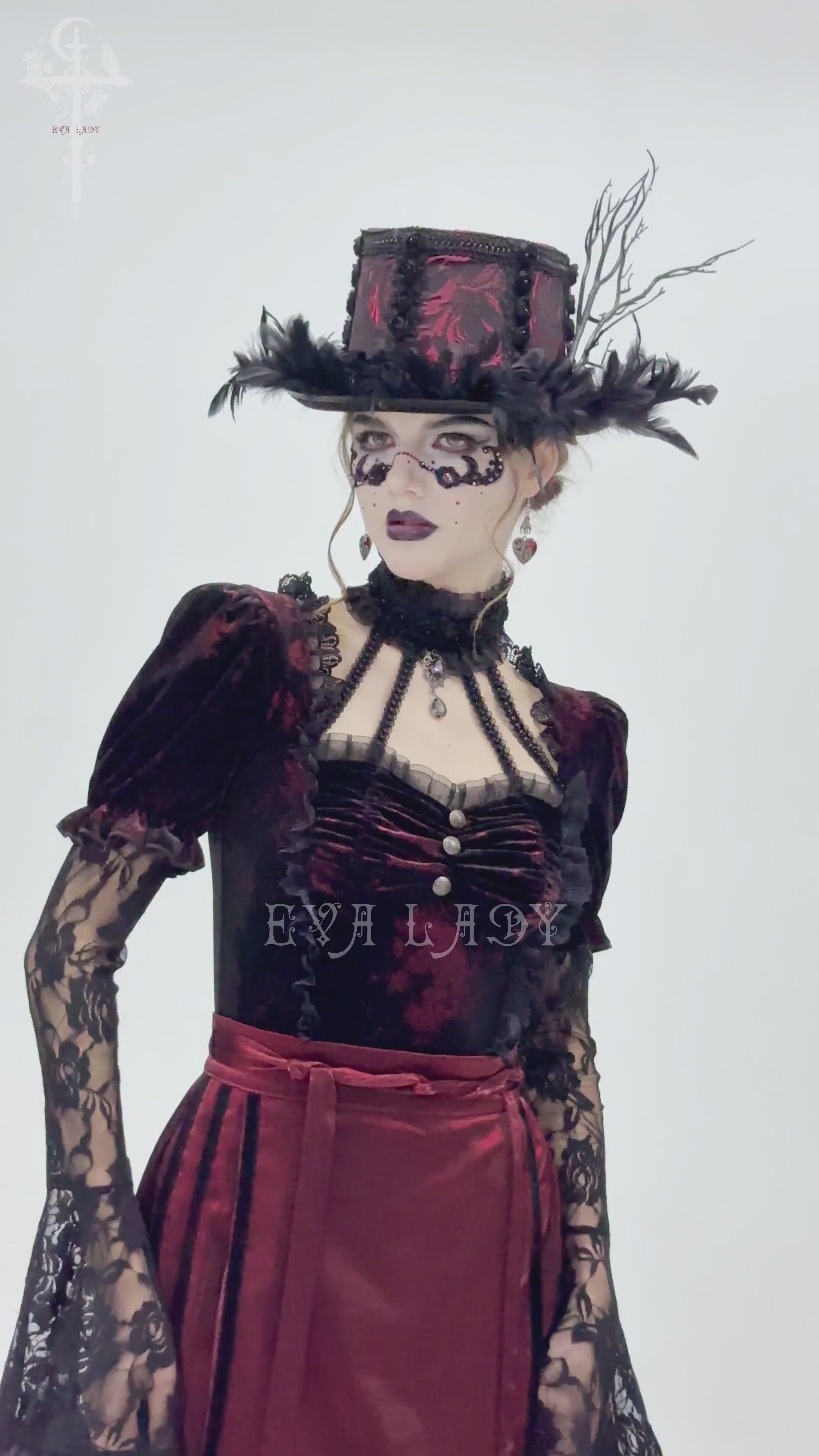 Gothic mini top hat with black feathers and rose brocade, perfect for Victorian-inspired outfits.