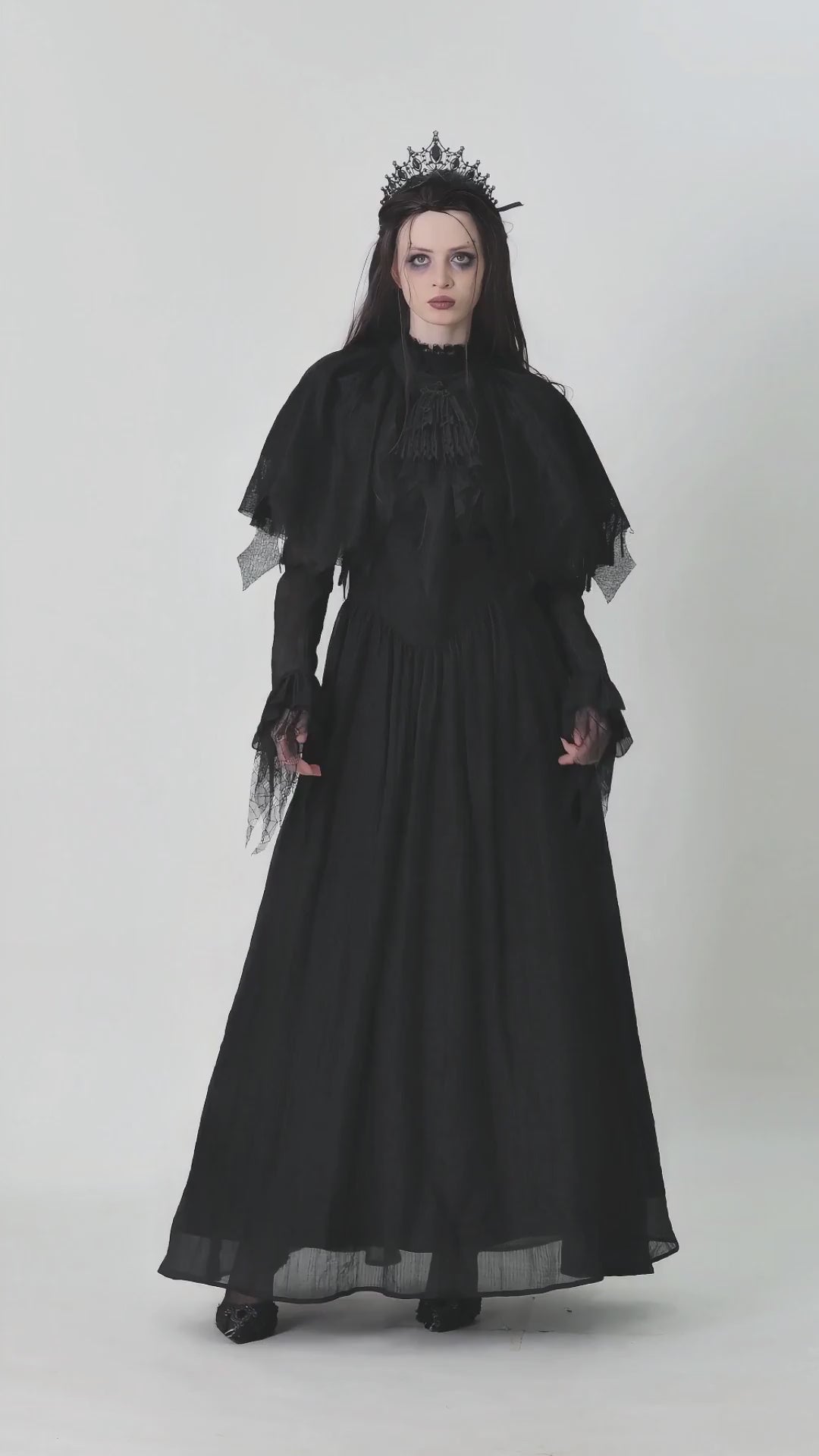 Women in a dark, elegant gothic cape with lace details and a crown, perfect for themed events and costume parties.