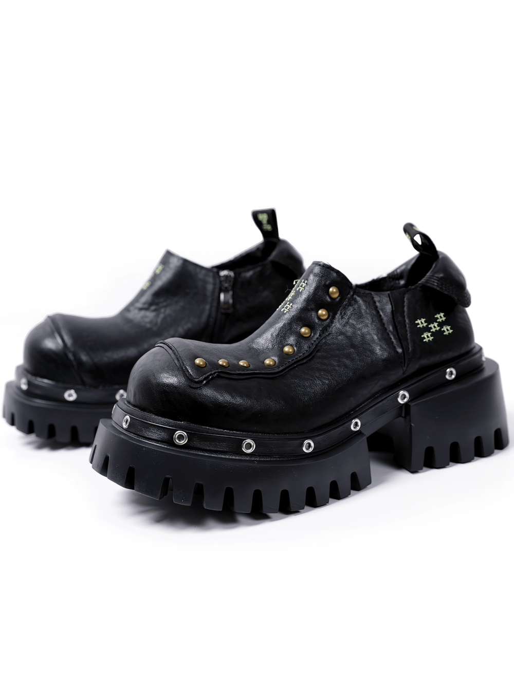 Punk-Plateauschuhe mit klobiger Sohle und Nietenbesatz