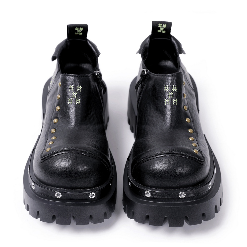 Punk-Plateauschuhe mit klobiger Sohle und Nietenbesatz