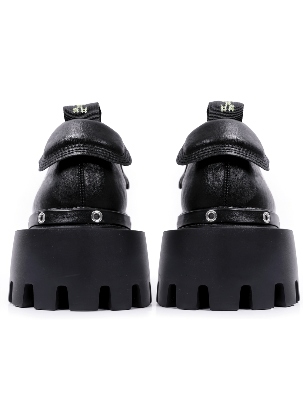 Punk-Plateauschuhe mit klobiger Sohle und Nietenbesatz