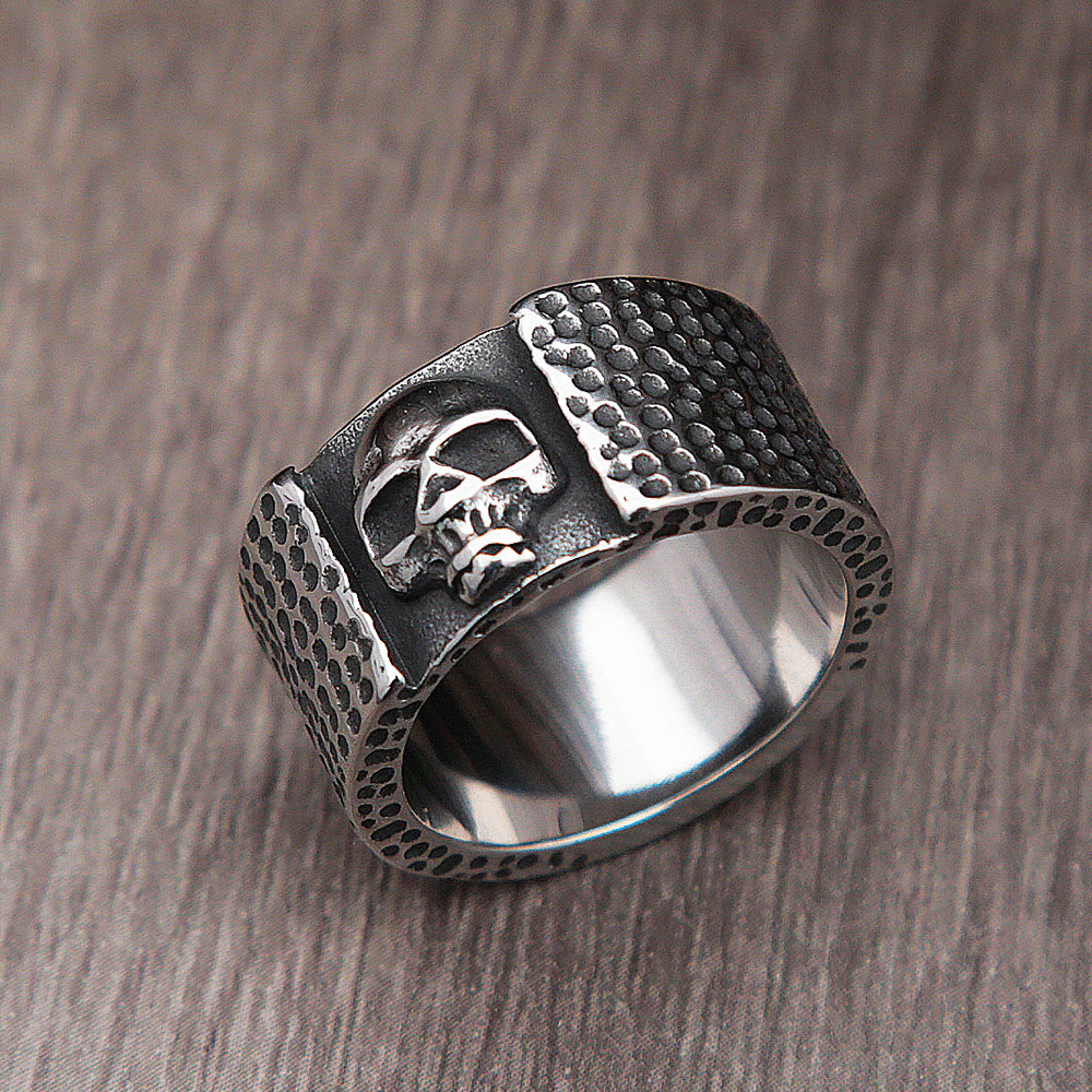 Punk Gothic stainless steel skull ring for bikers, showcasing edgy design and rebellious style.
