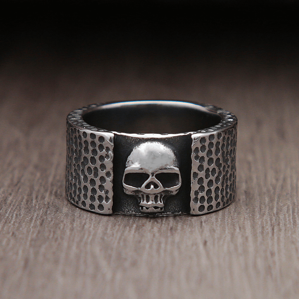 Punk gothic stainless steel skull ring, edgy unisex biker jewelry with a striking design.