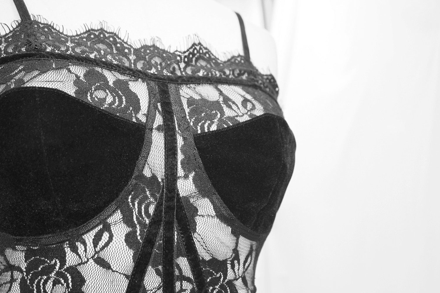 Black lace corset top featuring elegant floral design, perfect for gothic outfits and stylish evening wear.